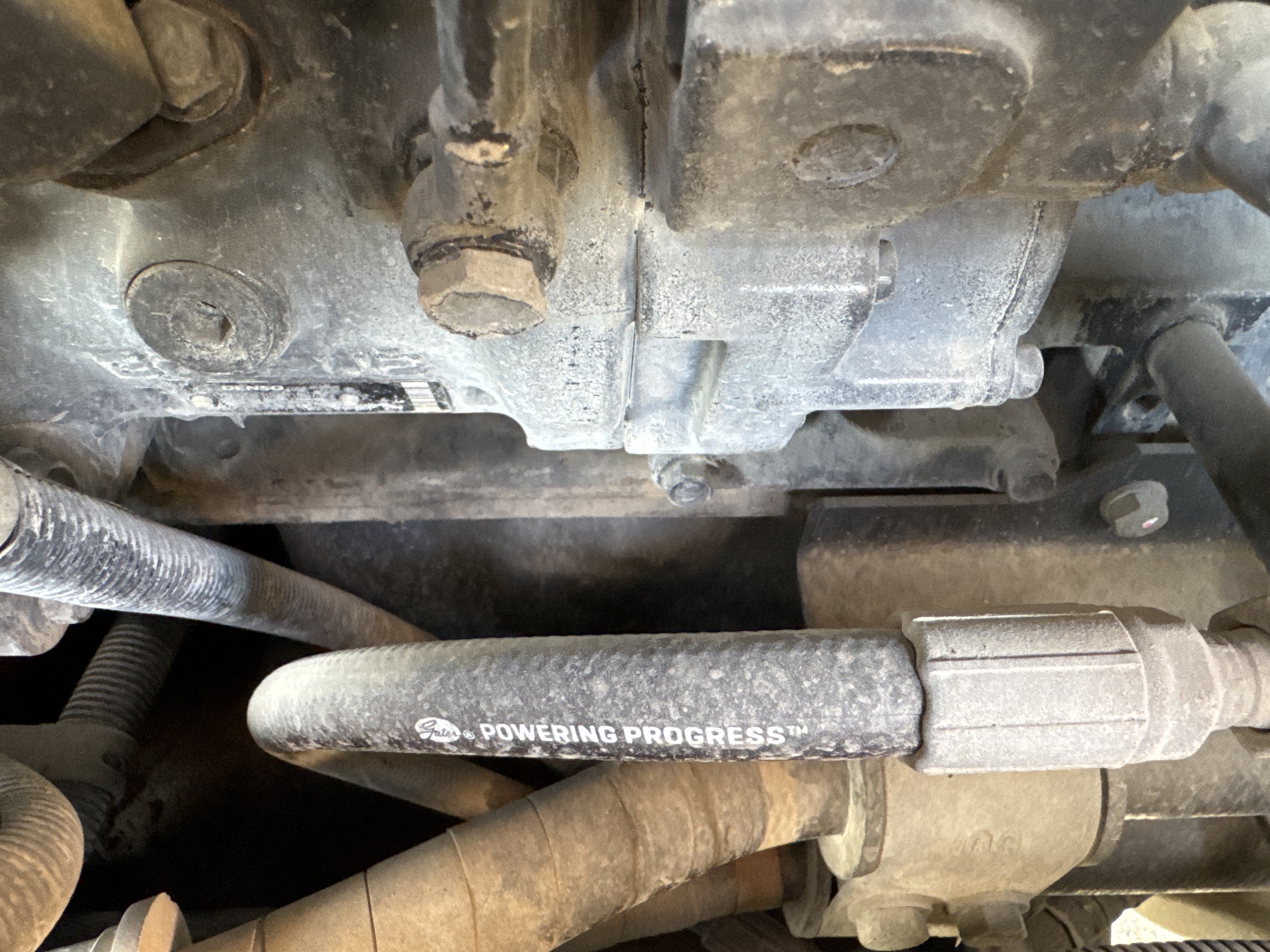 WHL-005-Komatsu-WA470-6-Wheel-loaders-inspection-Engine-Engine-oil-leaks-2