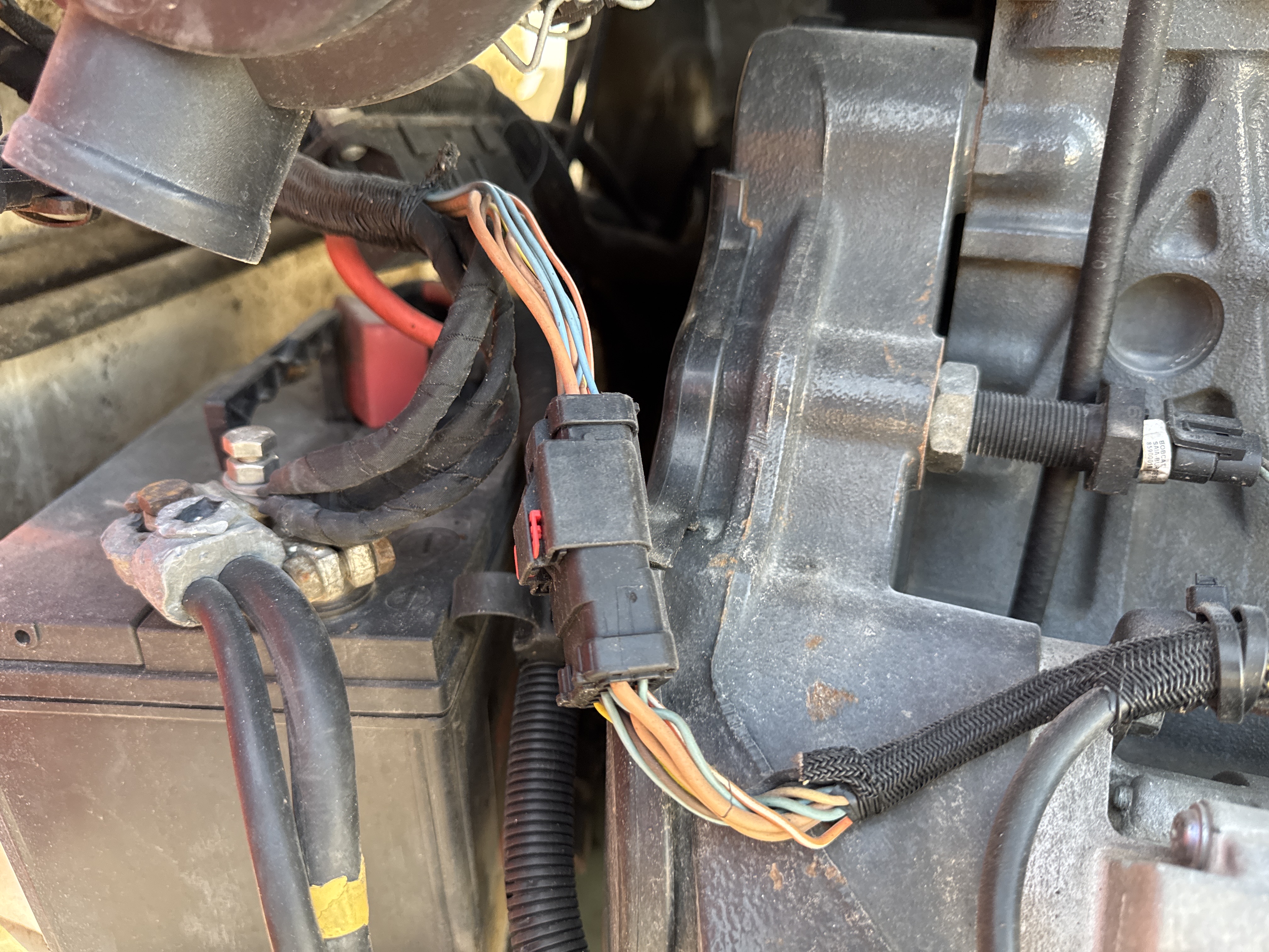 SSL-016-Bobcat-S510-Skid-steer-loaders-inspection-Electronics-Wires-2
