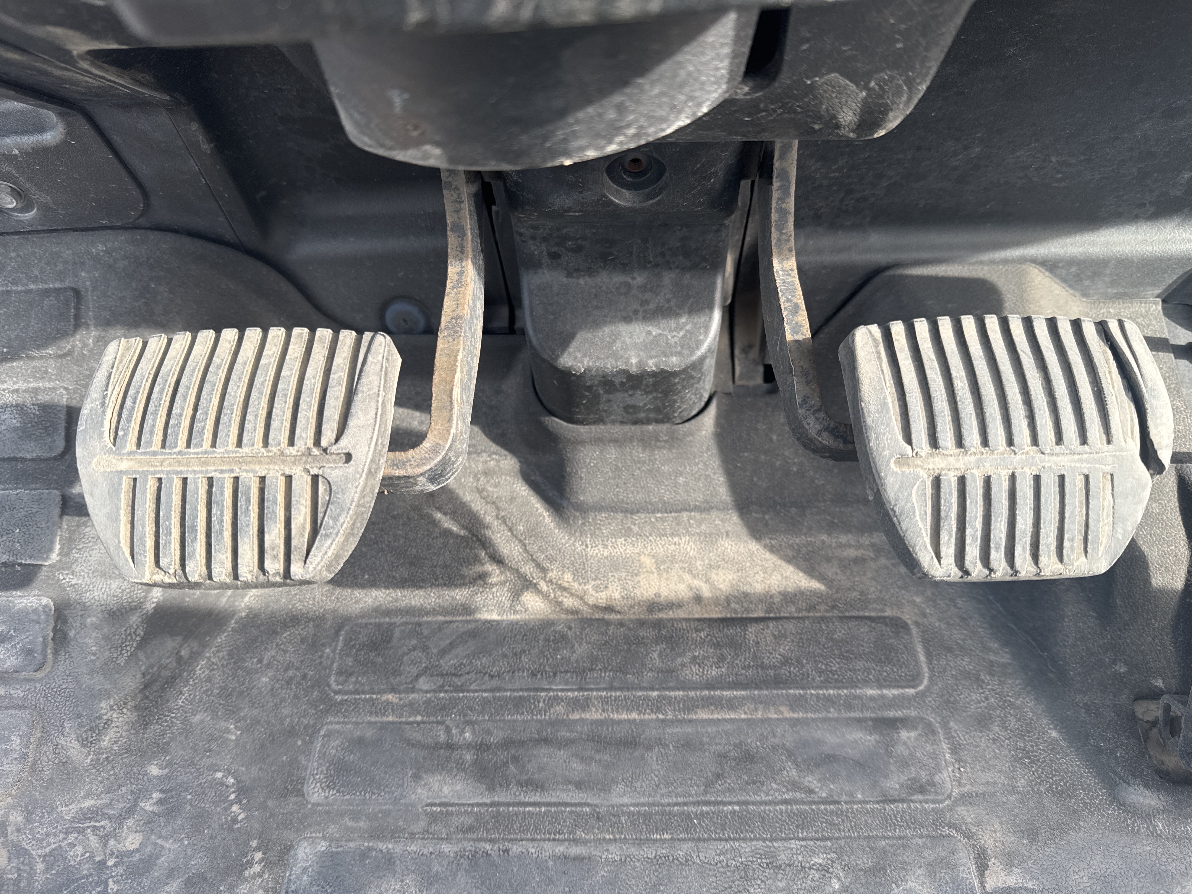 FLM-005-Toyota-8FDU25-Forklifts-inspection-Cabin-Pedals-2