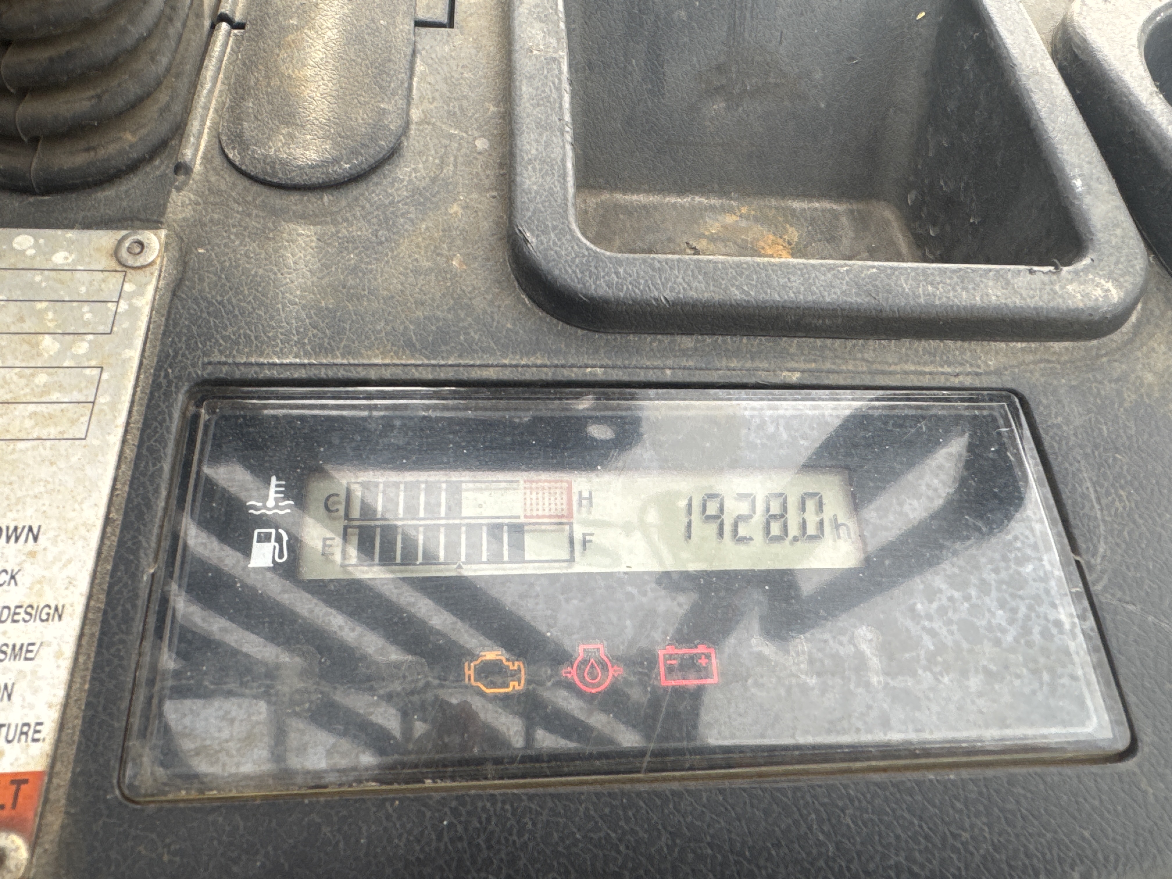 FLM-005-Toyota-8FDU25-Forklifts-inspection-Cabin-Instrument-cluster-2