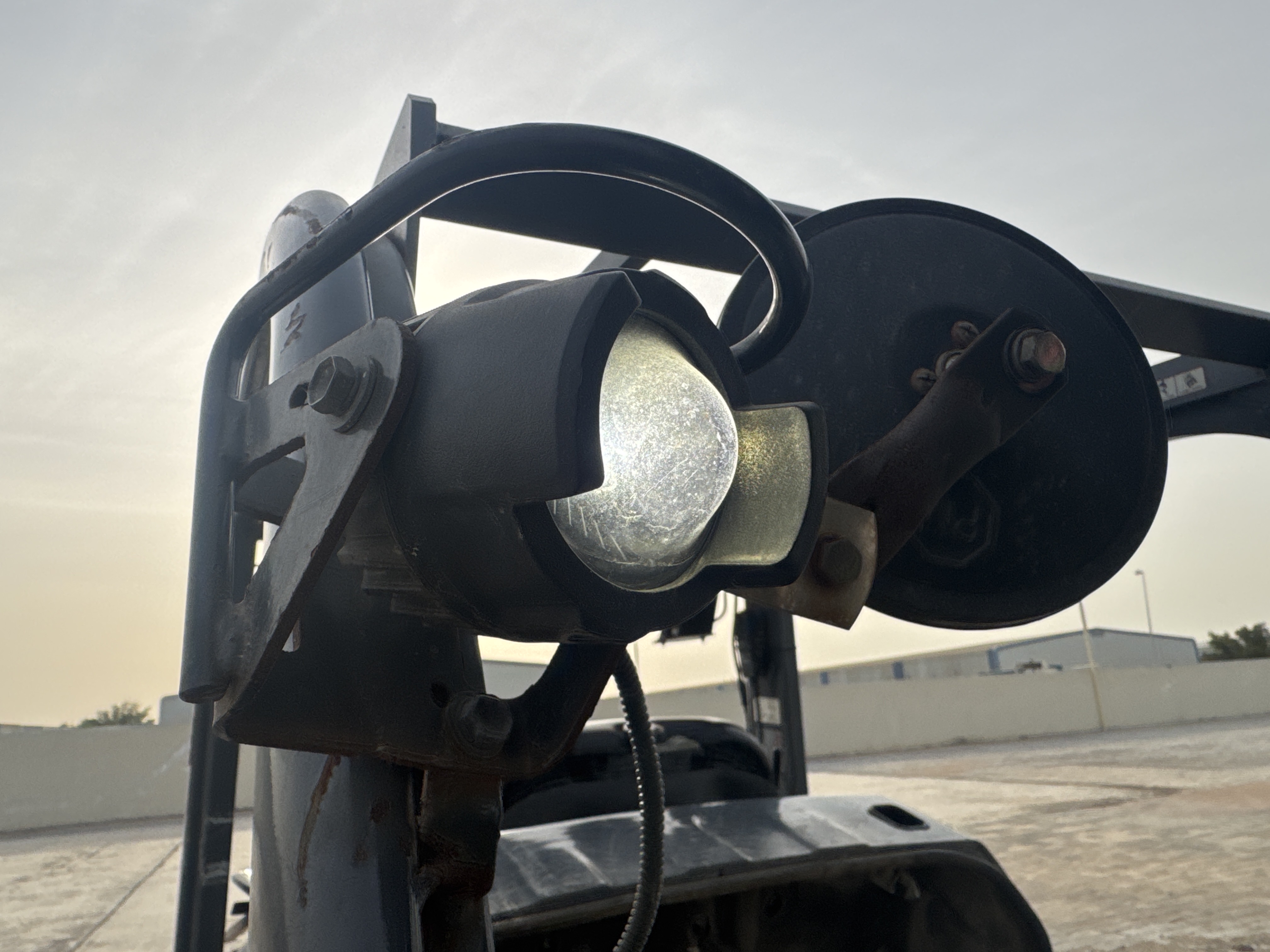 FLM-005-Toyota-8FDU25-Forklifts-inspection-Electronics-Lights-and-signals-2