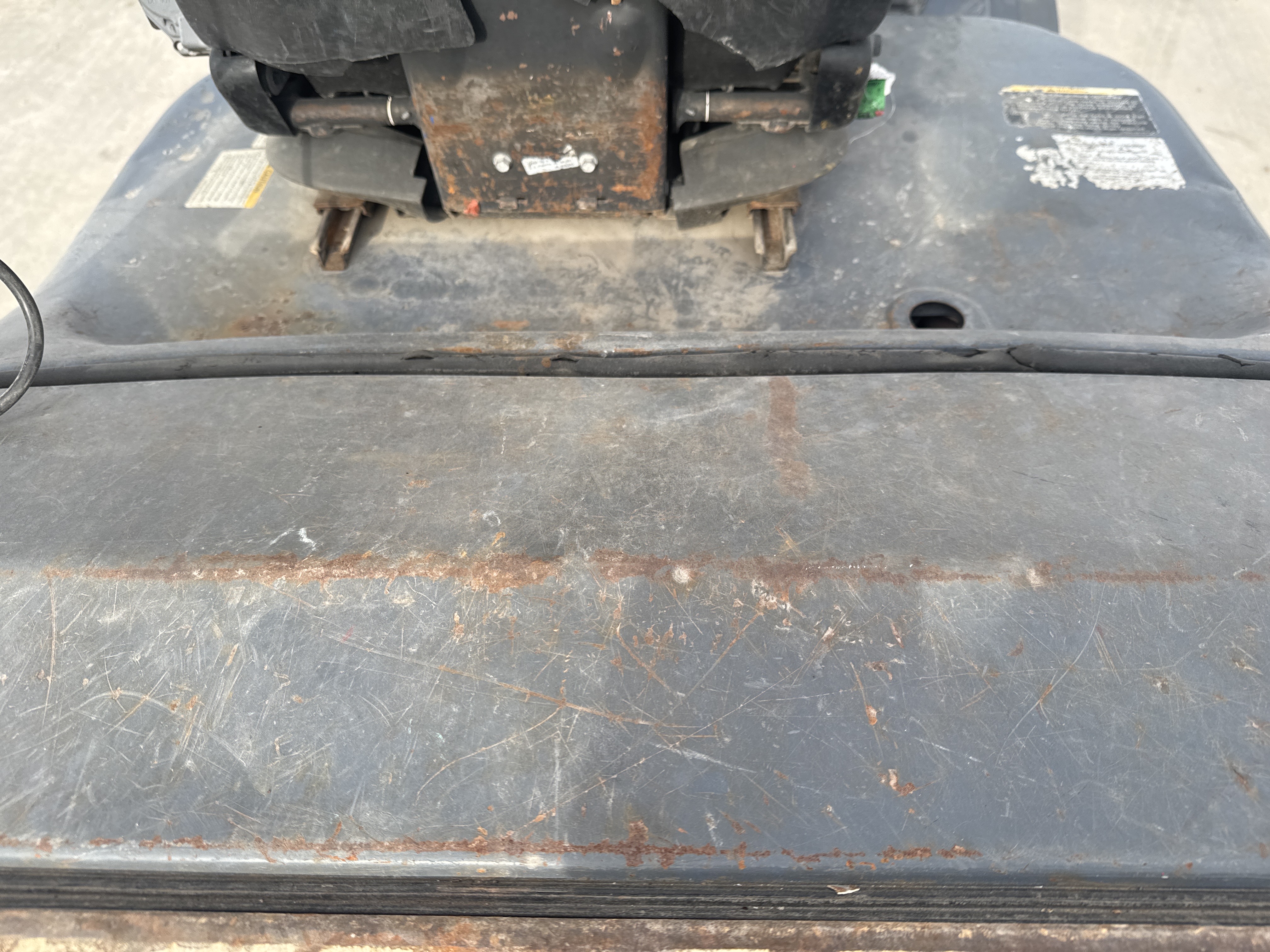 FLM-005-Toyota-8FDU25-Forklifts-inspection-Structure-Sheet-metal-(fiberglass)-2