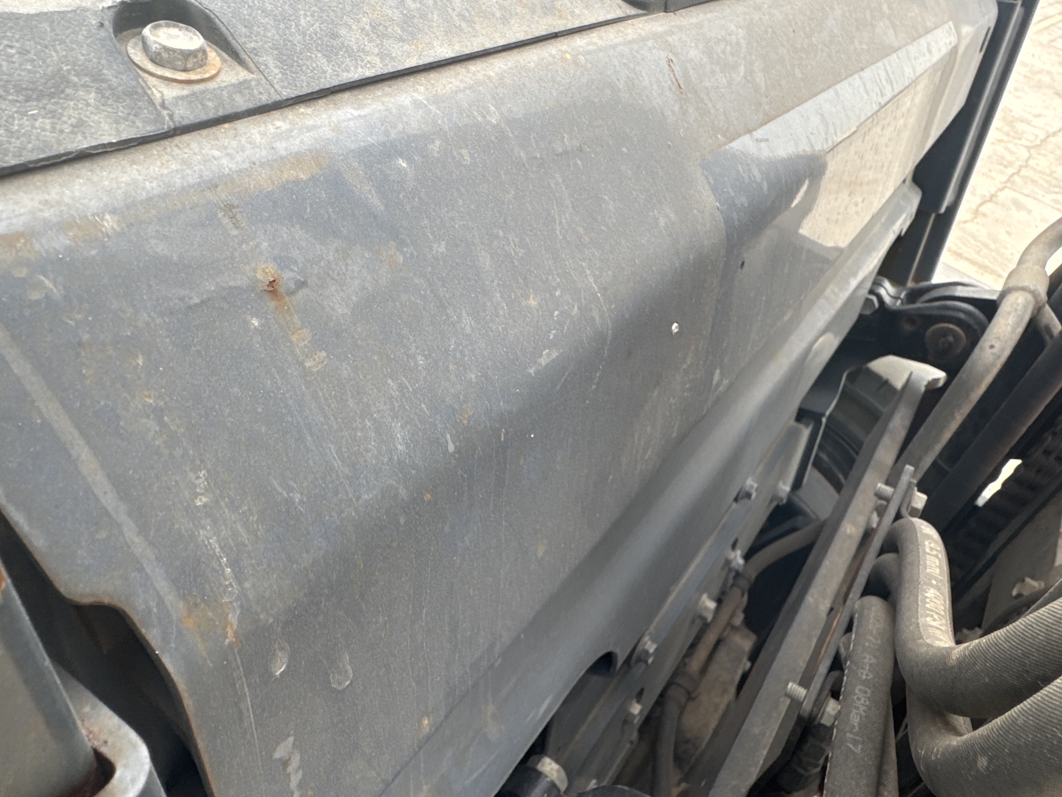 FLM-005-Toyota-8FDU25-Forklifts-inspection-Structure-Sheet-metal-(fiberglass)-2