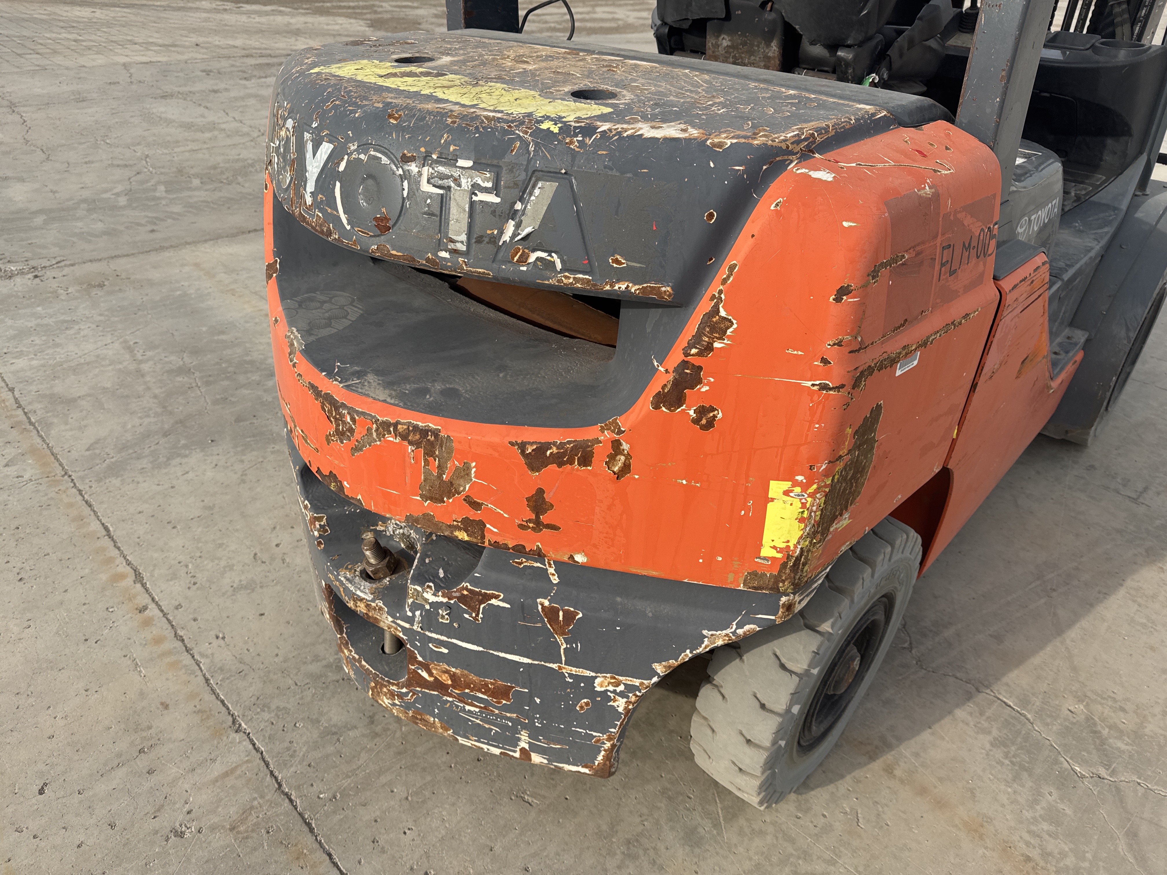FLM-005-Toyota-8FDU25-Forklifts-inspection-Structure-Paint-2