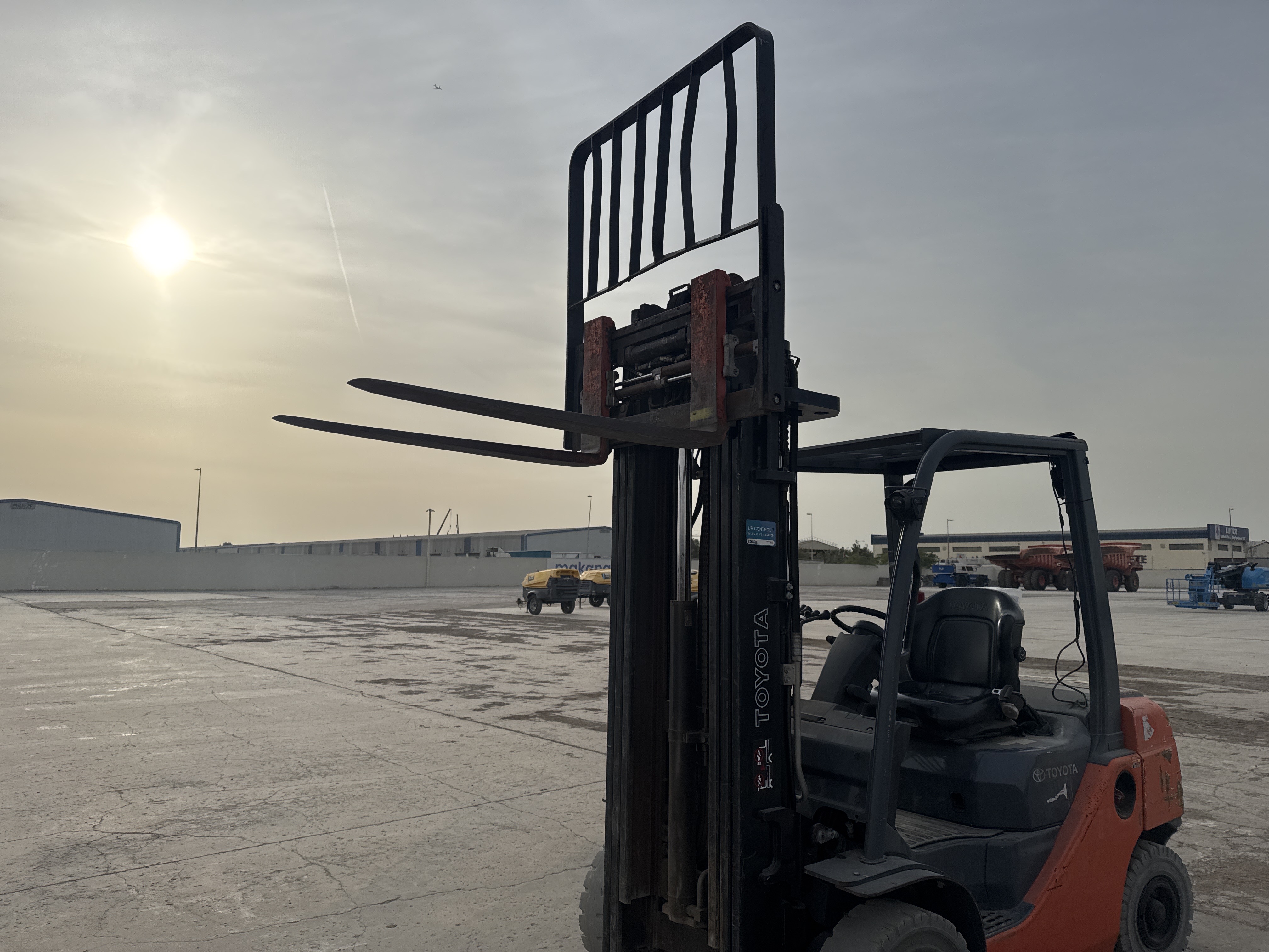 FLM-005-Toyota-8FDU25-Forklifts-inspection-Chassis-Mast-2