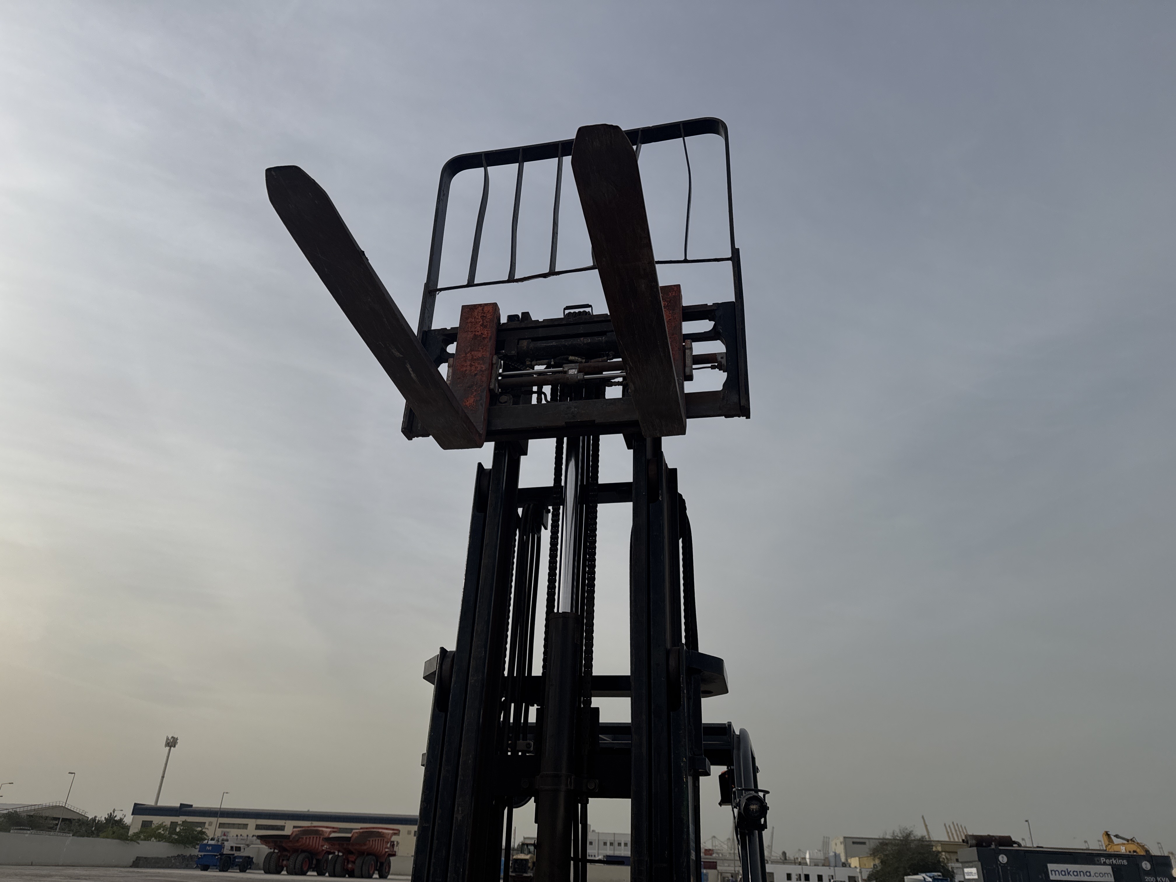 FLM-005-Toyota-8FDU25-Forklifts-inspection-Chassis-Mast-2