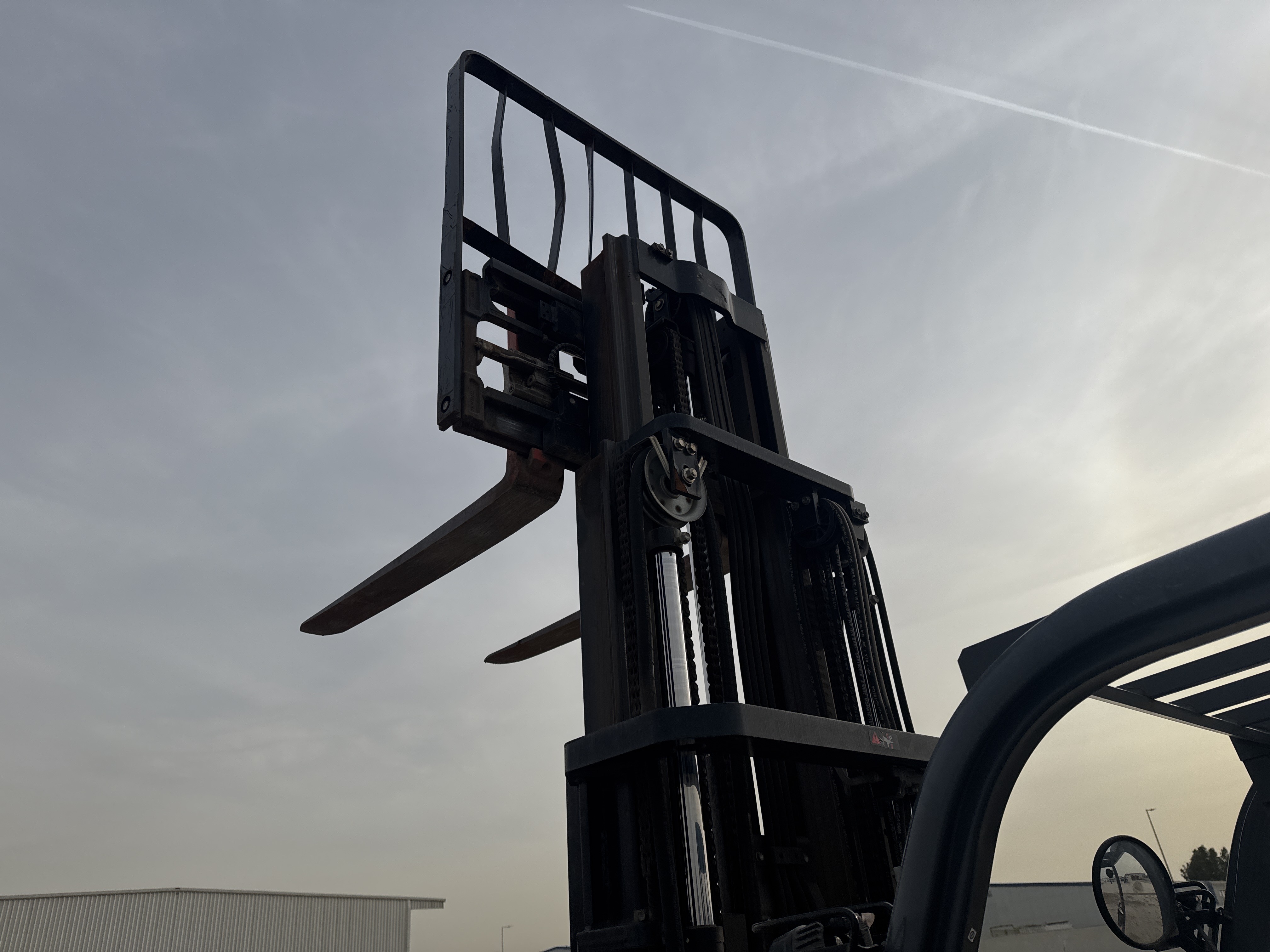 FLM-005-Toyota-8FDU25-Forklifts-inspection-Chassis-Mast-2