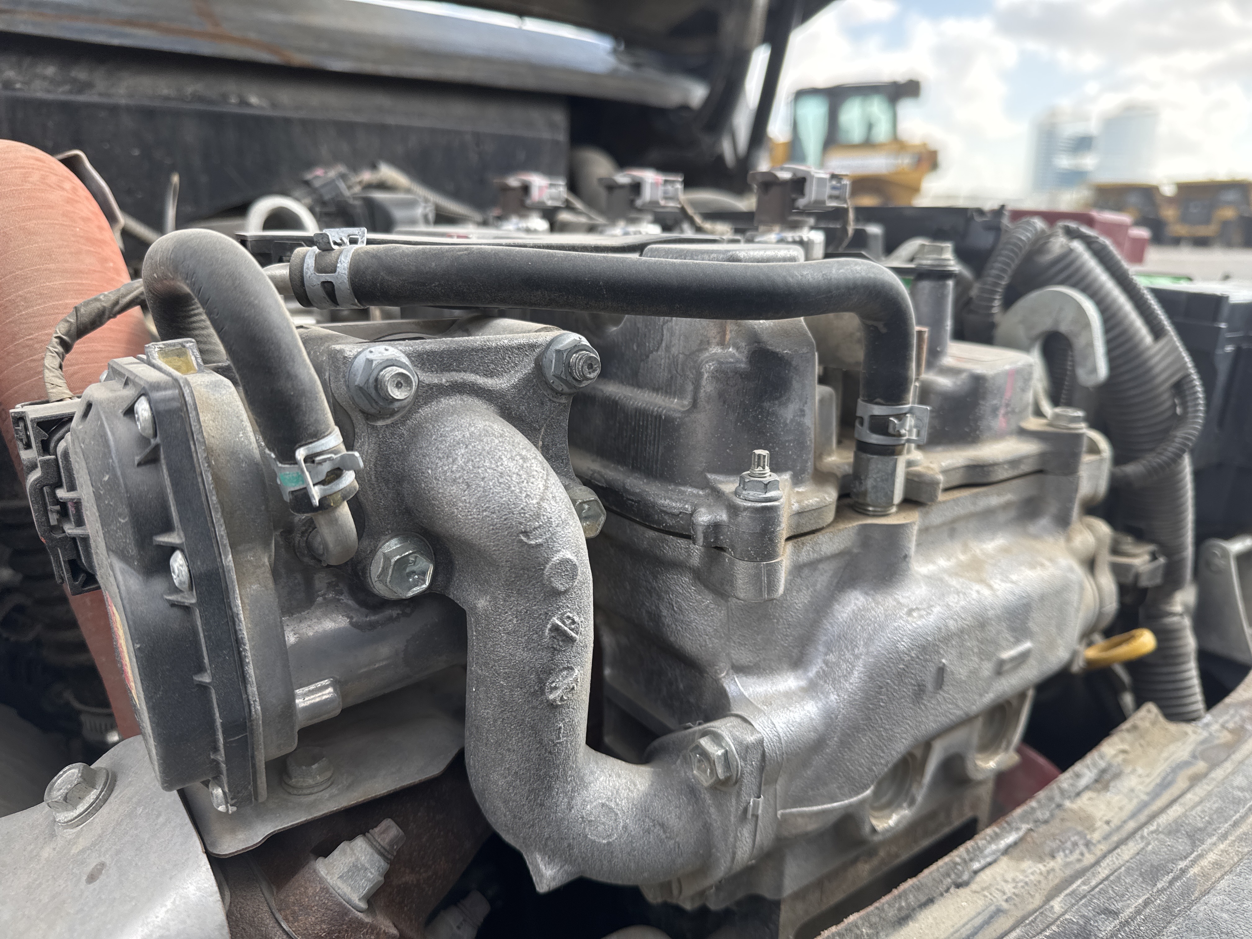 FLM-005-Toyota-8FDU25-Forklifts-inspection-Engine-Engine-oil-leaks-2