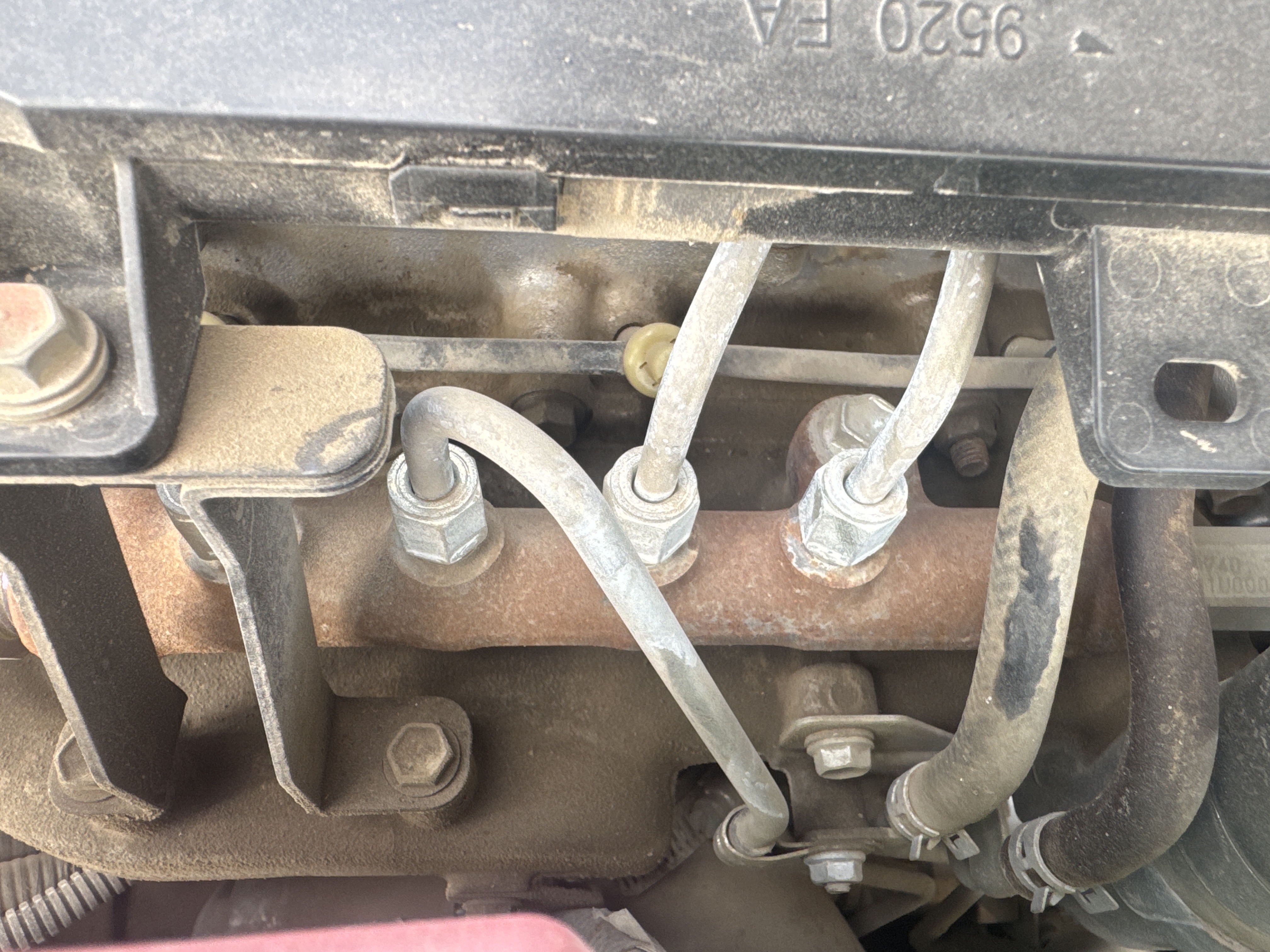 FLM-005-Toyota-8FDU25-Forklifts-inspection-Engine-Fuel-leaks-2
