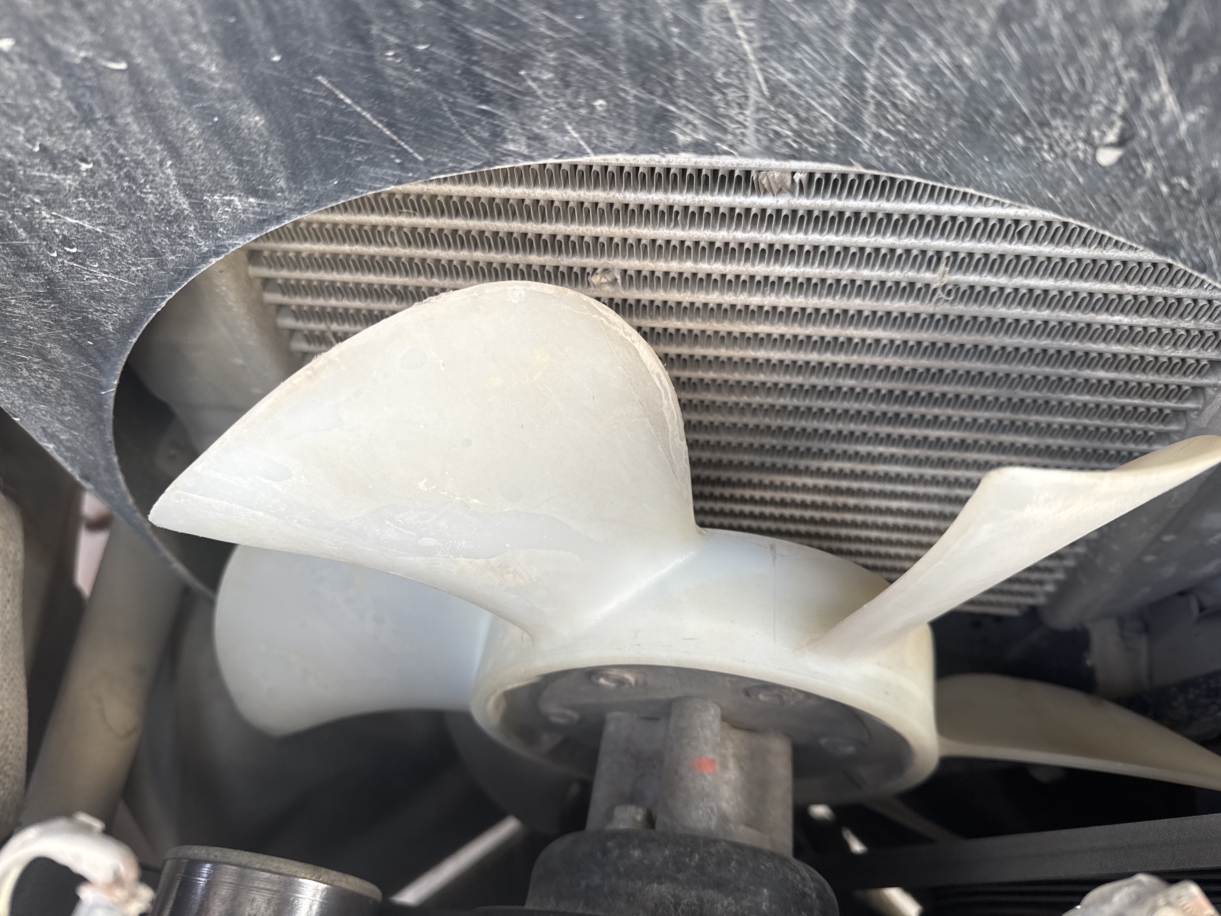 FLM-005-Toyota-8FDU25-Forklifts-inspection-Engine-Cooling-fan-and-fan-guard-2