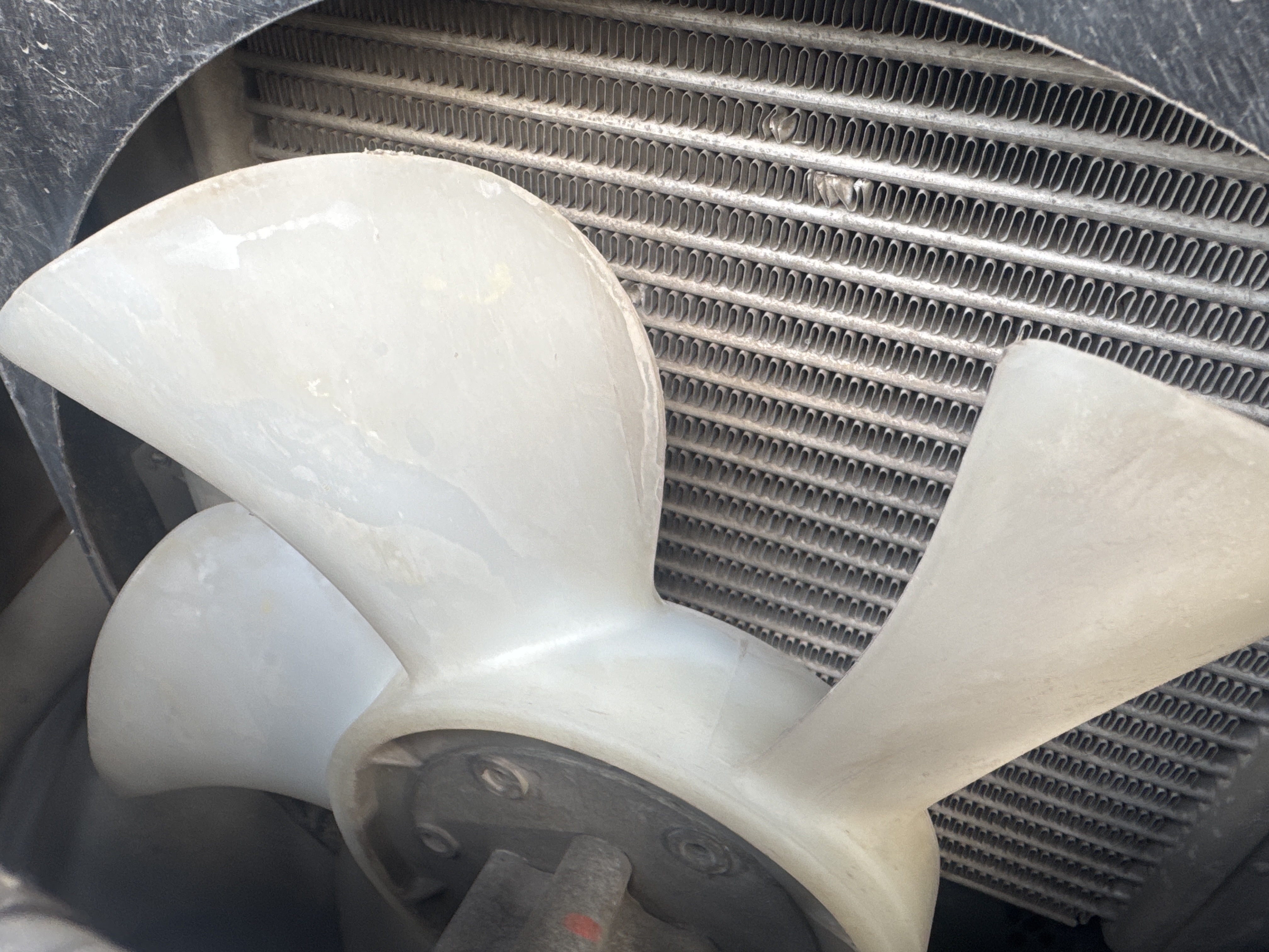 FLM-005-Toyota-8FDU25-Forklifts-inspection-Engine-Cooling-fan-and-fan-guard-2