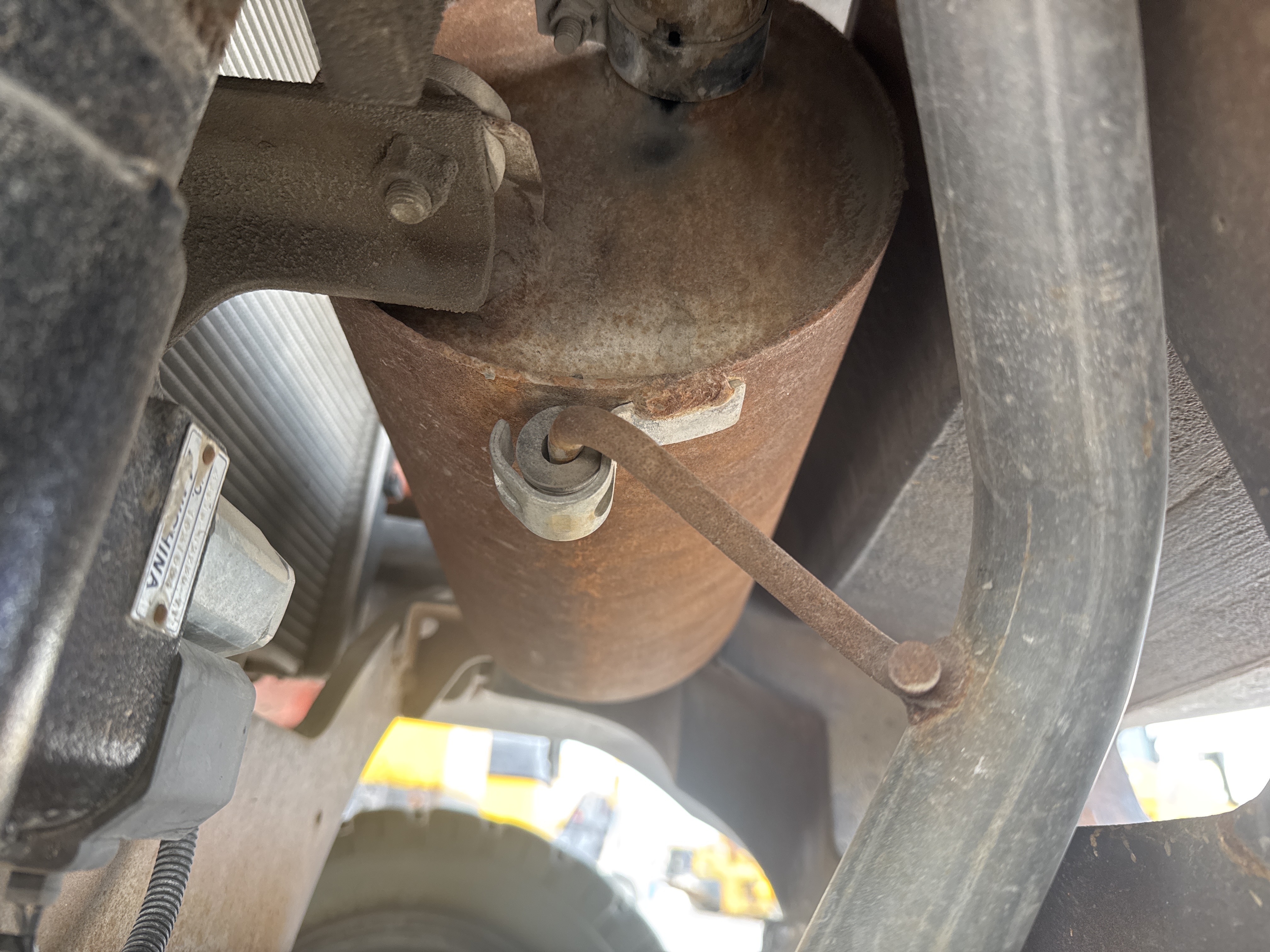 FLM-005-Toyota-8FDU25-Forklifts-inspection-Engine-Exhaust-system-2