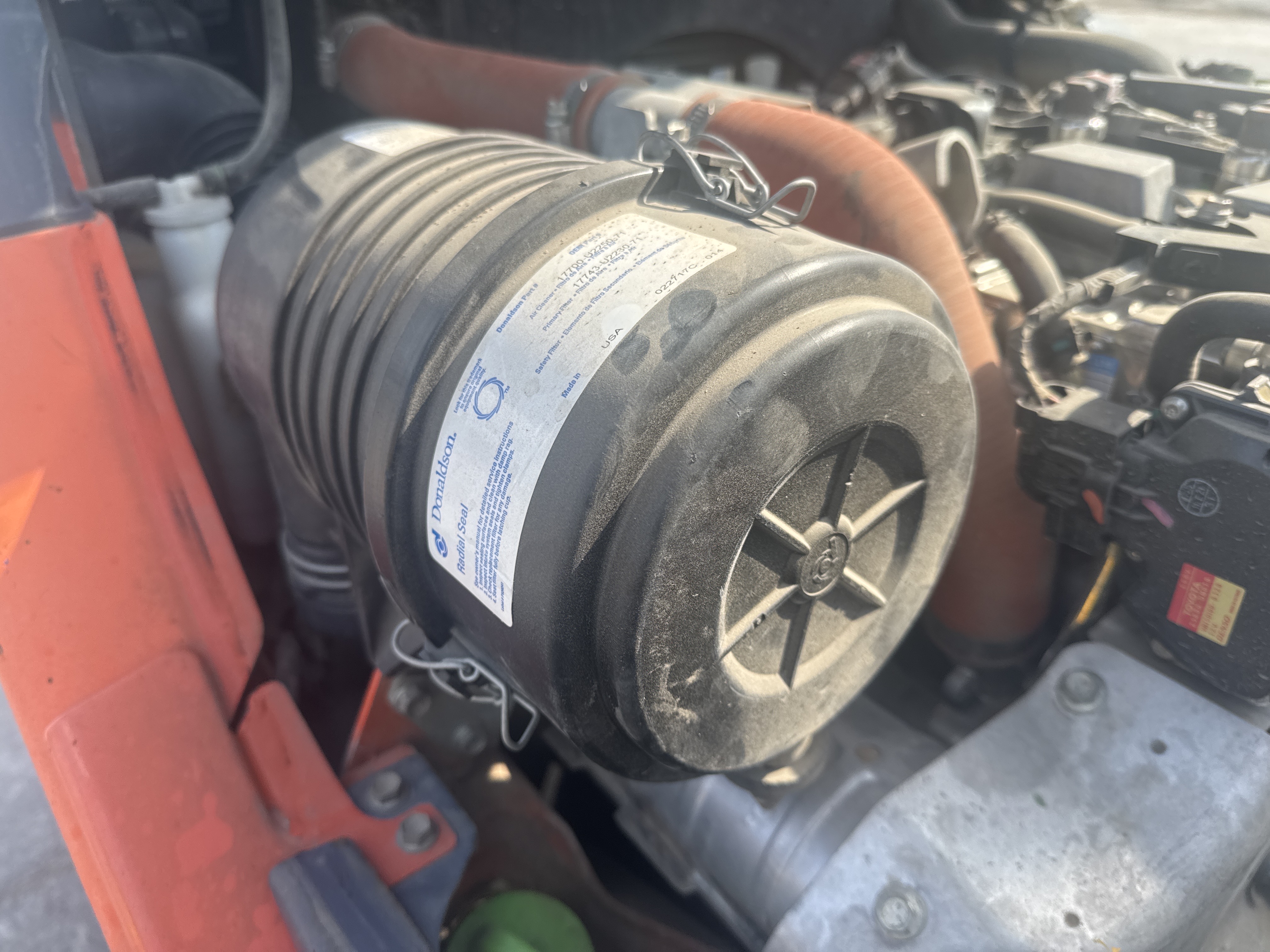 FLM-005-Toyota-8FDU25-Forklifts-inspection-Engine-Air-intake-system-2