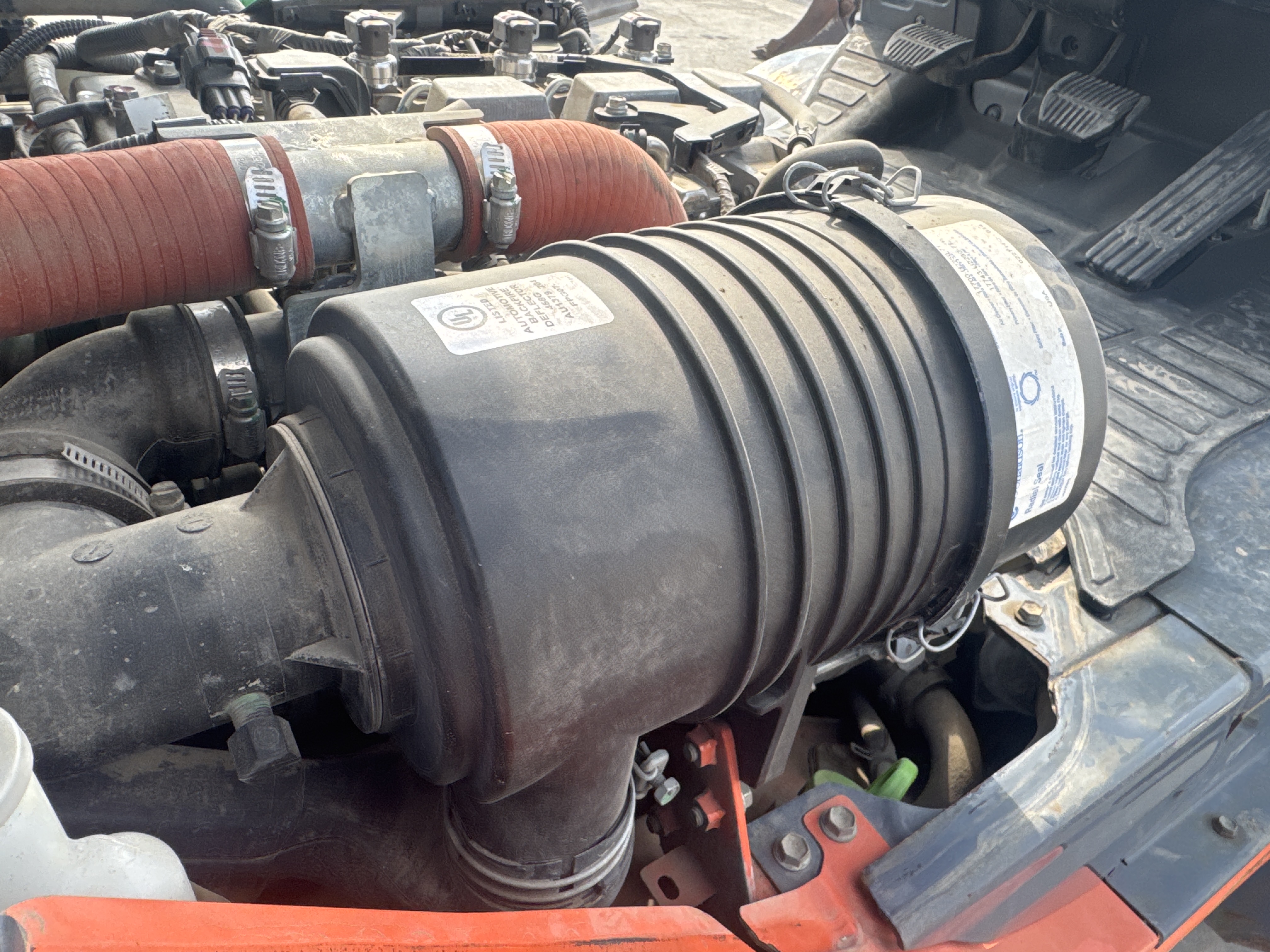 FLM-005-Toyota-8FDU25-Forklifts-inspection-Engine-Air-intake-system-2