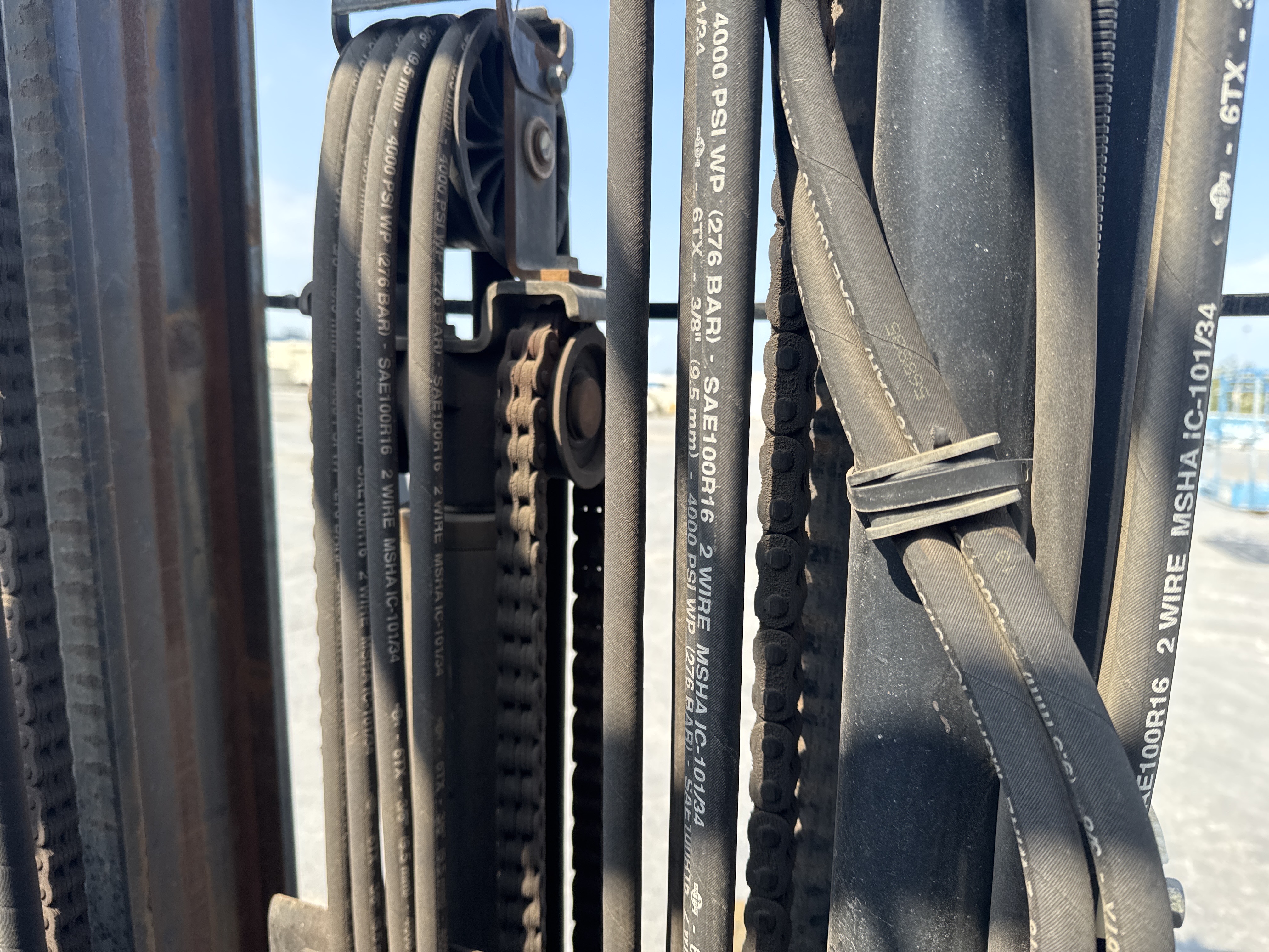 FLM-005-Toyota-8FDU25-Forklifts-inspection-Hydraulics-Hydraulic-hoses-and-lines-2