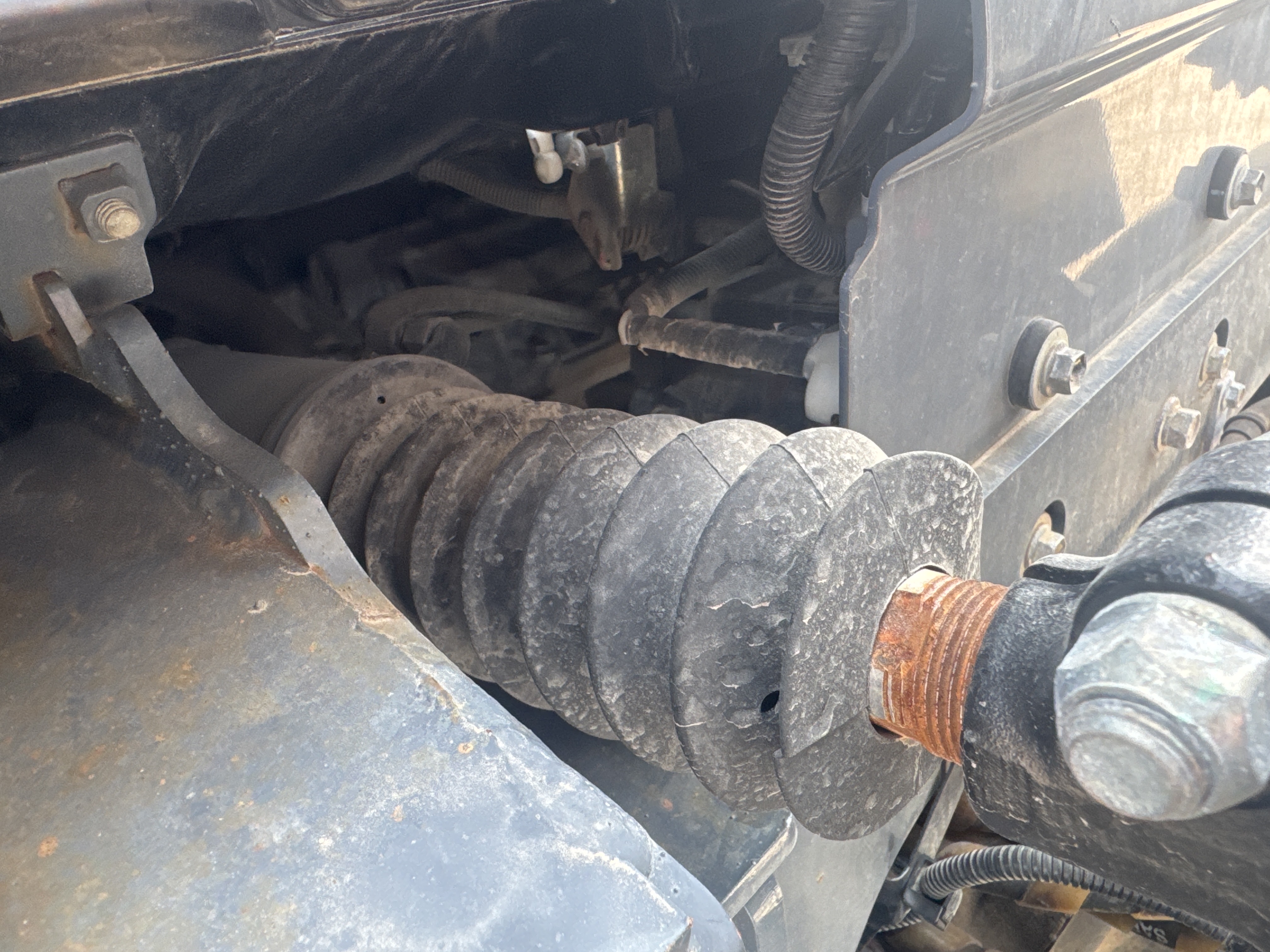 FLM-005-Toyota-8FDU25-Forklifts-inspection-Hydraulics-Tilt-cylinders-2