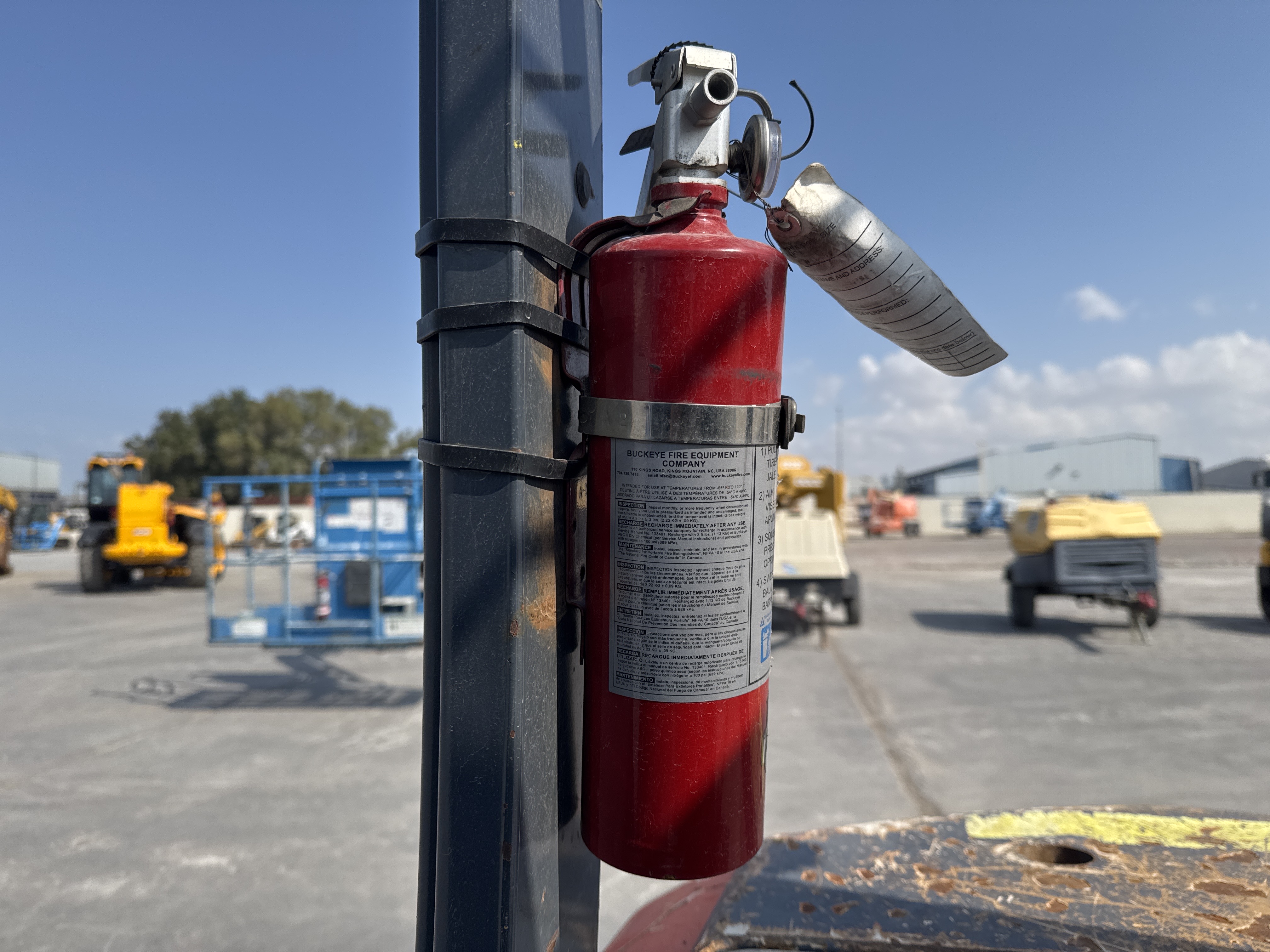 FLM-005-Toyota-8FDU25-Forklifts-inspection-Safety-Fire-extinguisher-2