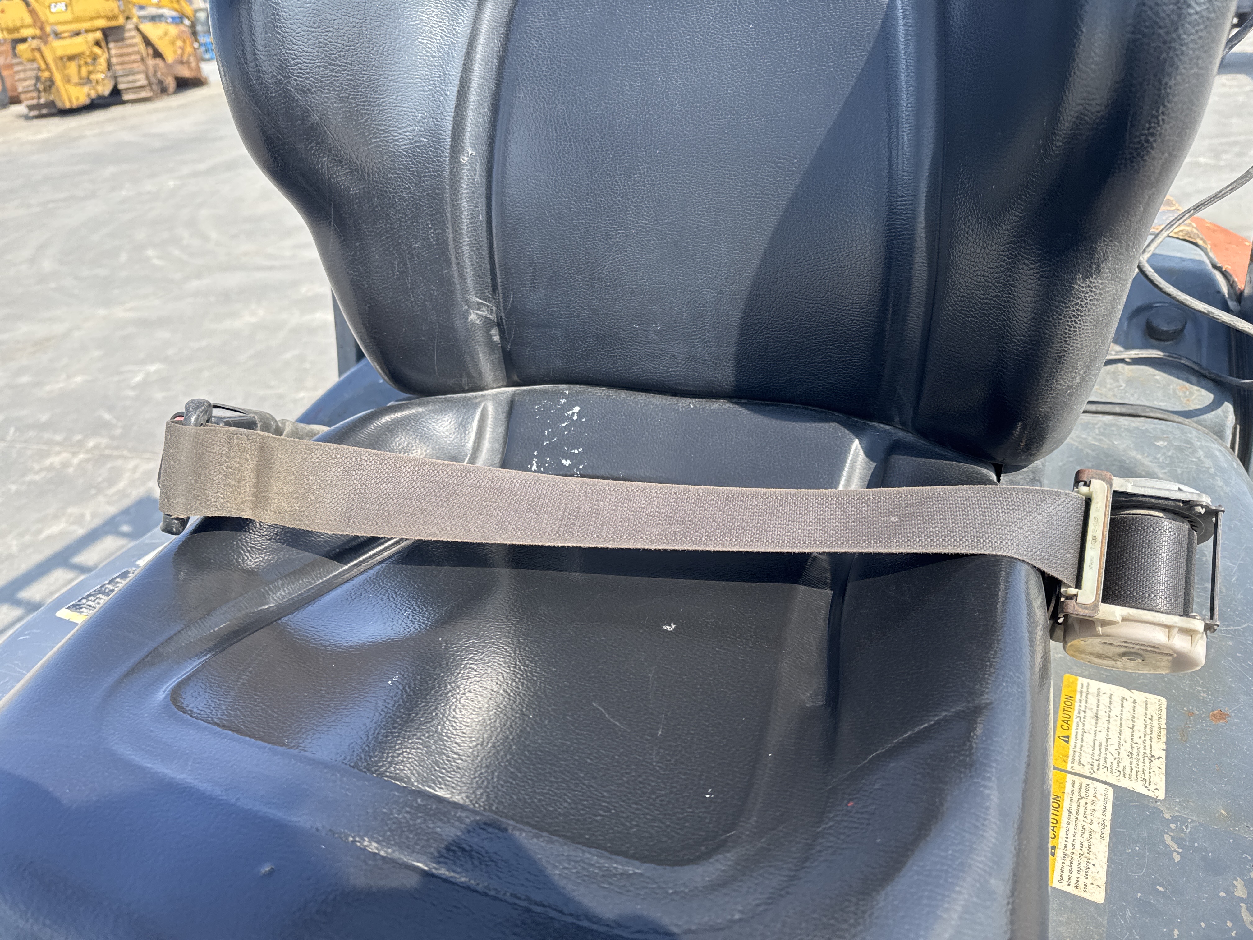 FLM-005-Toyota-8FDU25-Forklifts-inspection-Safety-Seat-belts-2