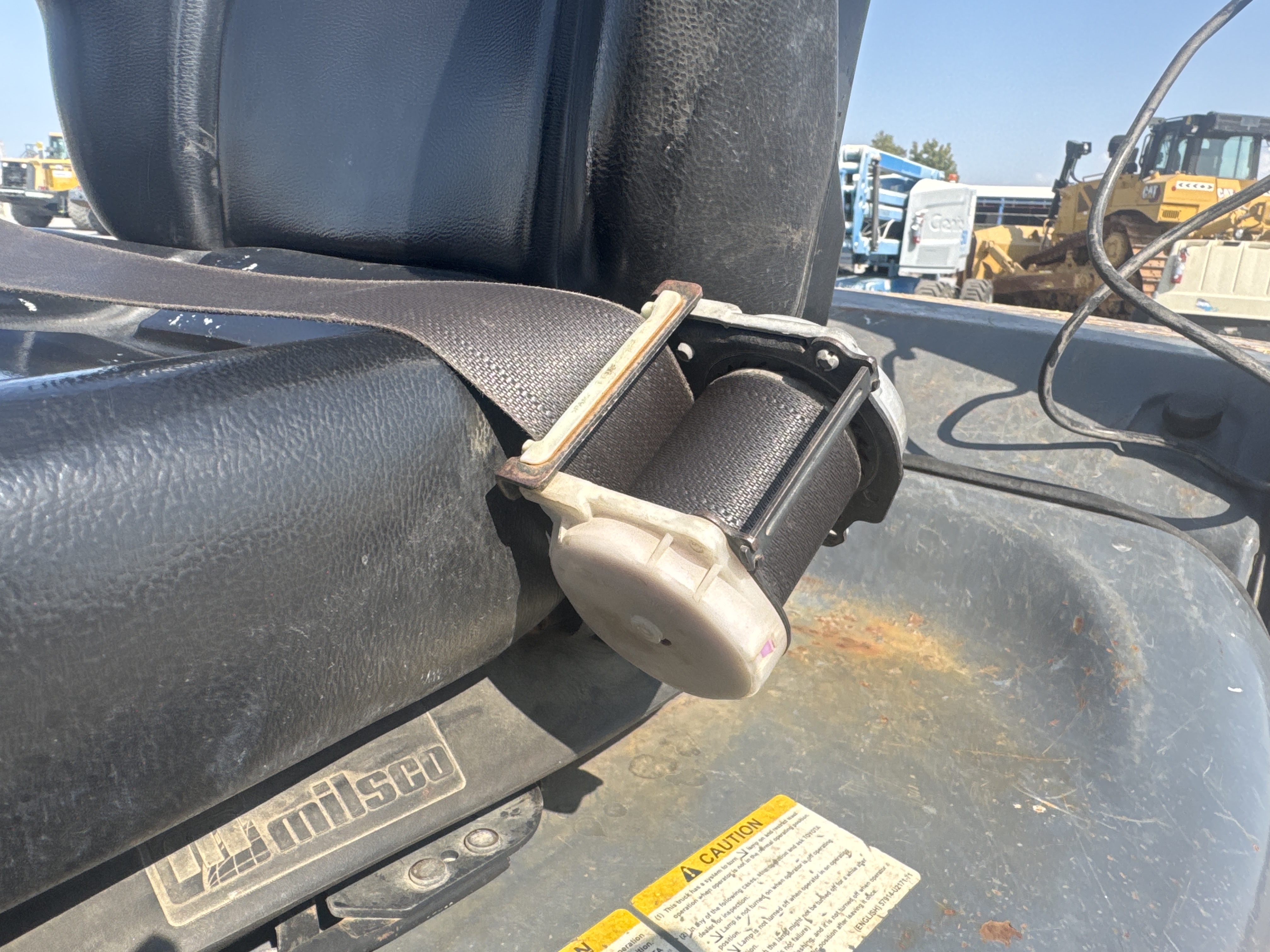 FLM-005-Toyota-8FDU25-Forklifts-inspection-Safety-Seat-belts-2
