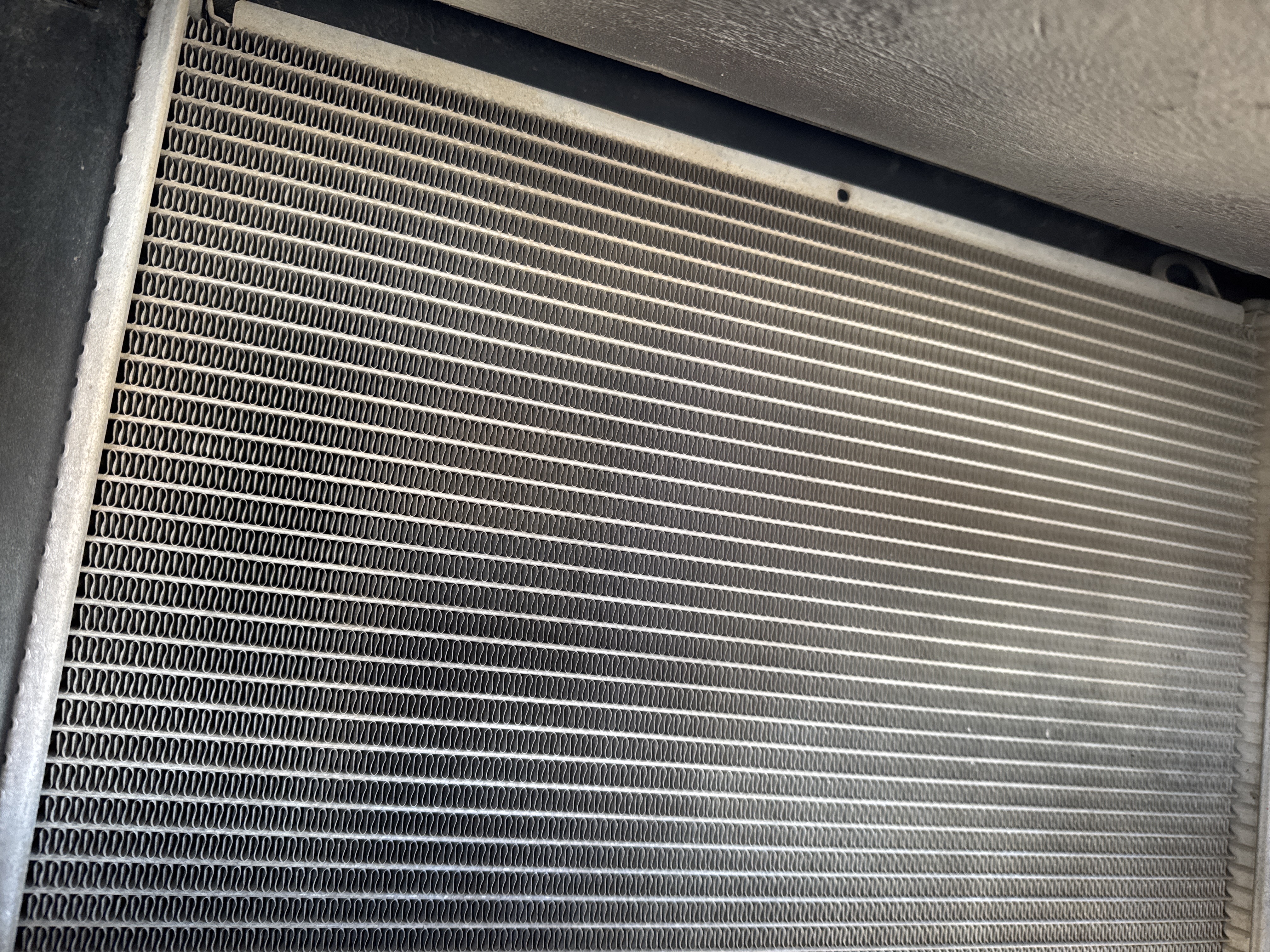 FLM-005-Toyota-8FDU25-Forklifts-inspection-Engine-Radiator,-condenser,-intercooler,-hydraulic-cooler-2