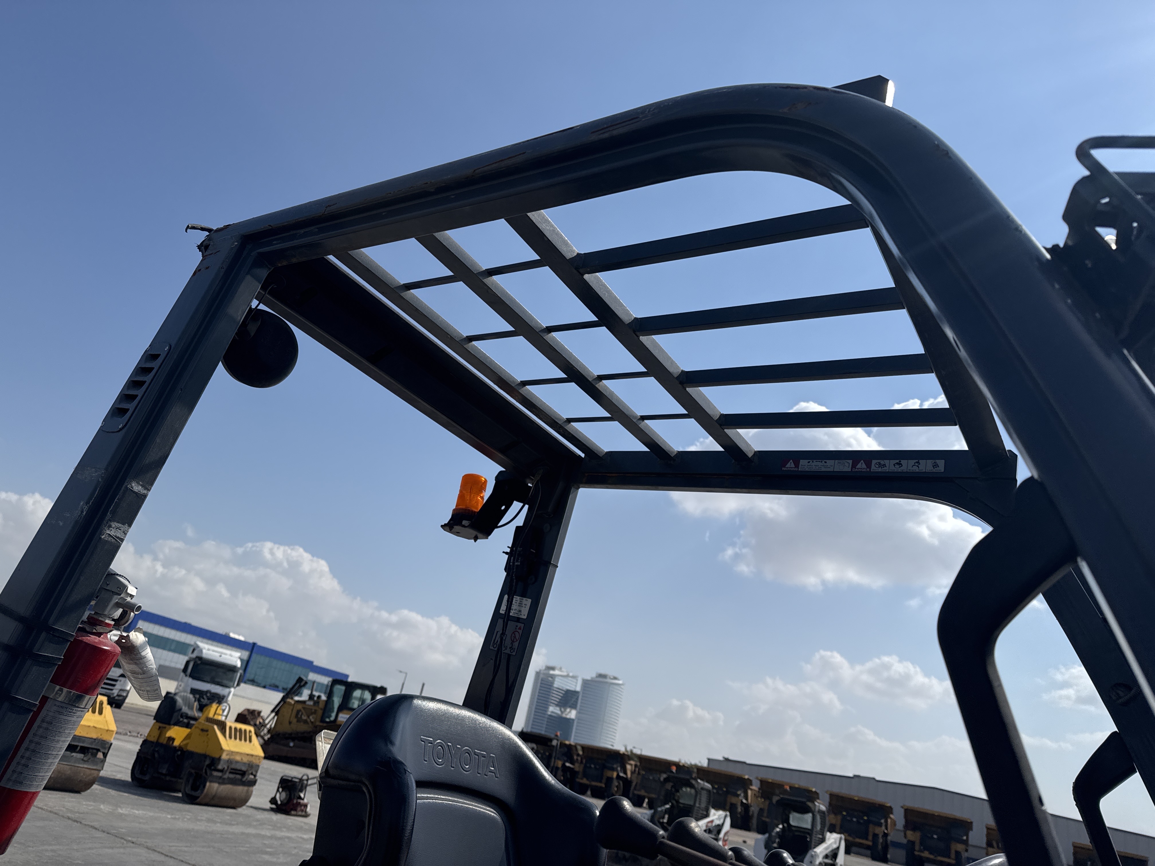 FLM-005-Toyota-8FDU25-Forklifts-inspection-Safety-Rollover-protective-structure-(ROPS-/-FOPS)-2