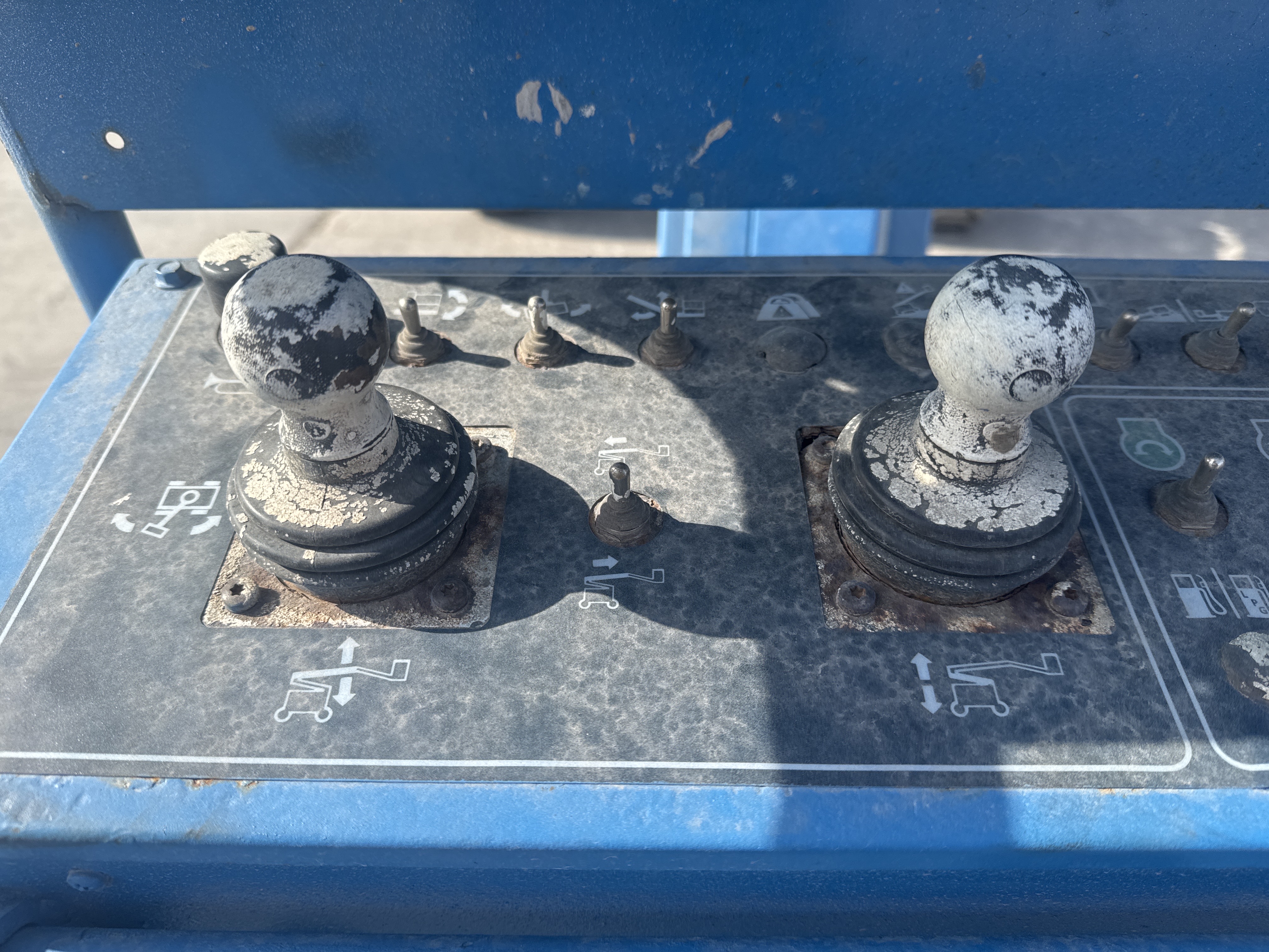 BLA-017-Genie-Z-45/25J-RT-Boom-lifts-inspection-Cabin-Joysticks-2