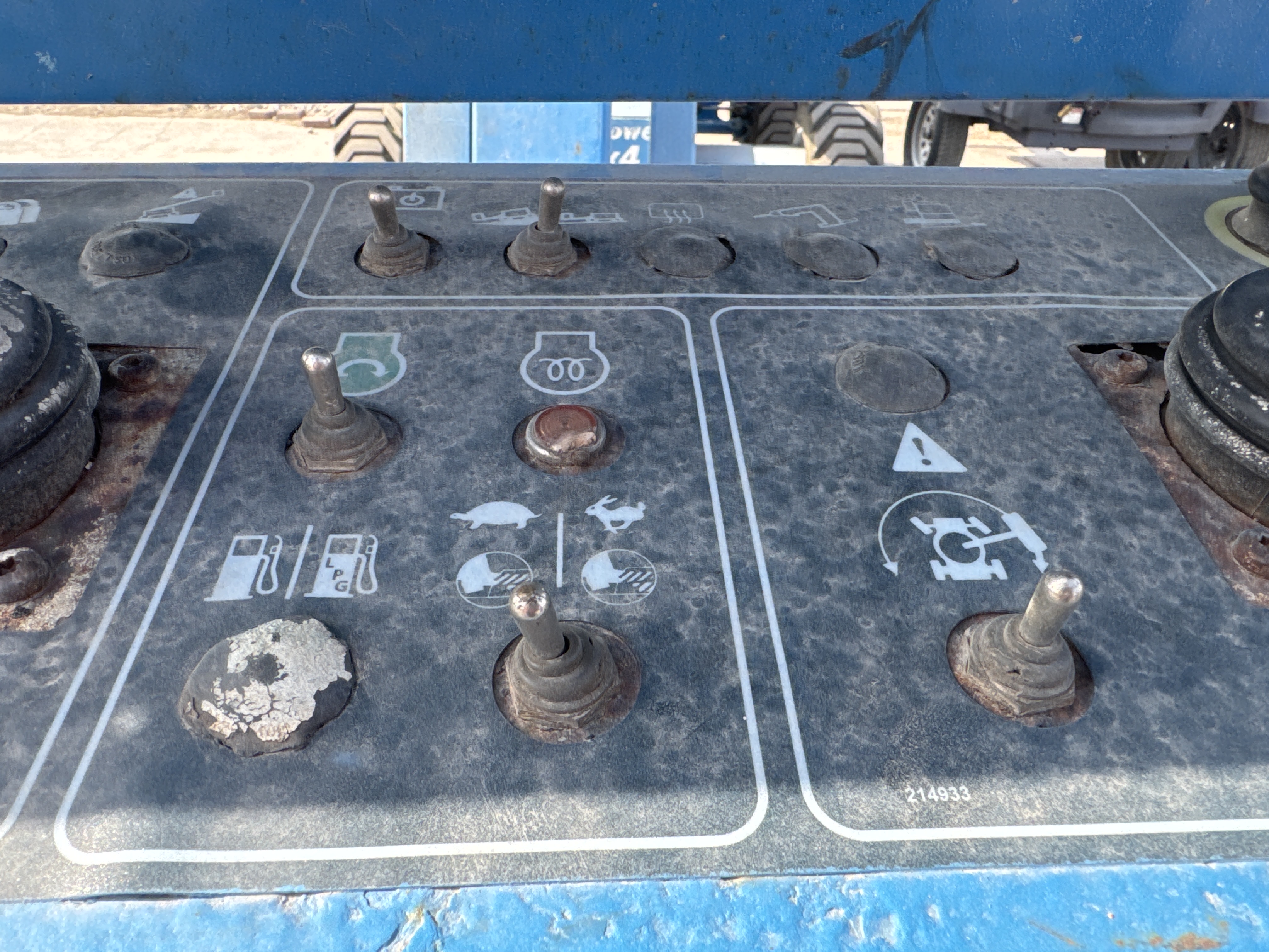 BLA-017-Genie-Z-45/25J-RT-Boom-lifts-inspection-Cabin-Platform-control-2