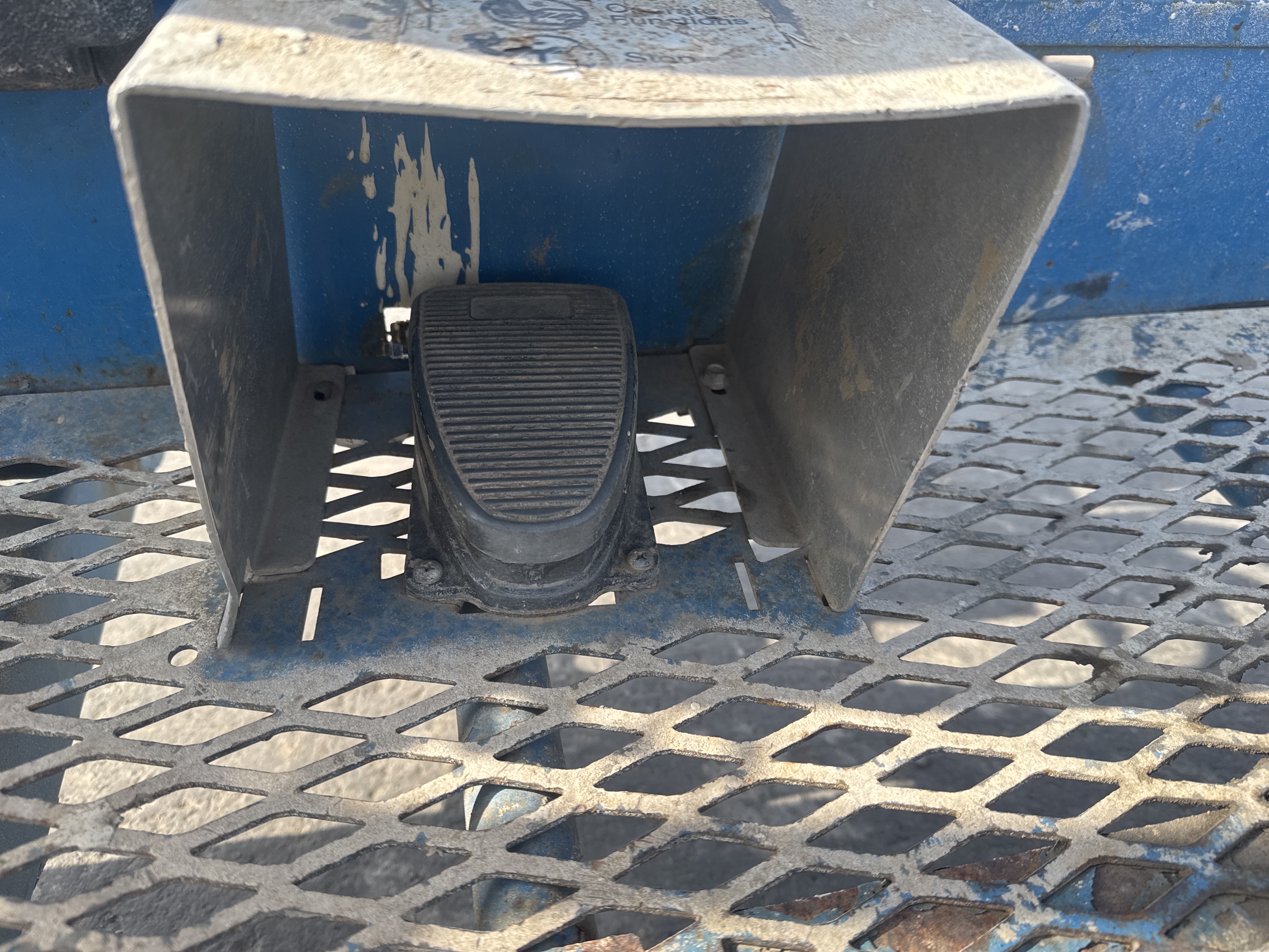 BLA-017-Genie-Z-45/25J-RT-Boom-lifts-inspection-Cabin-Pedals-2