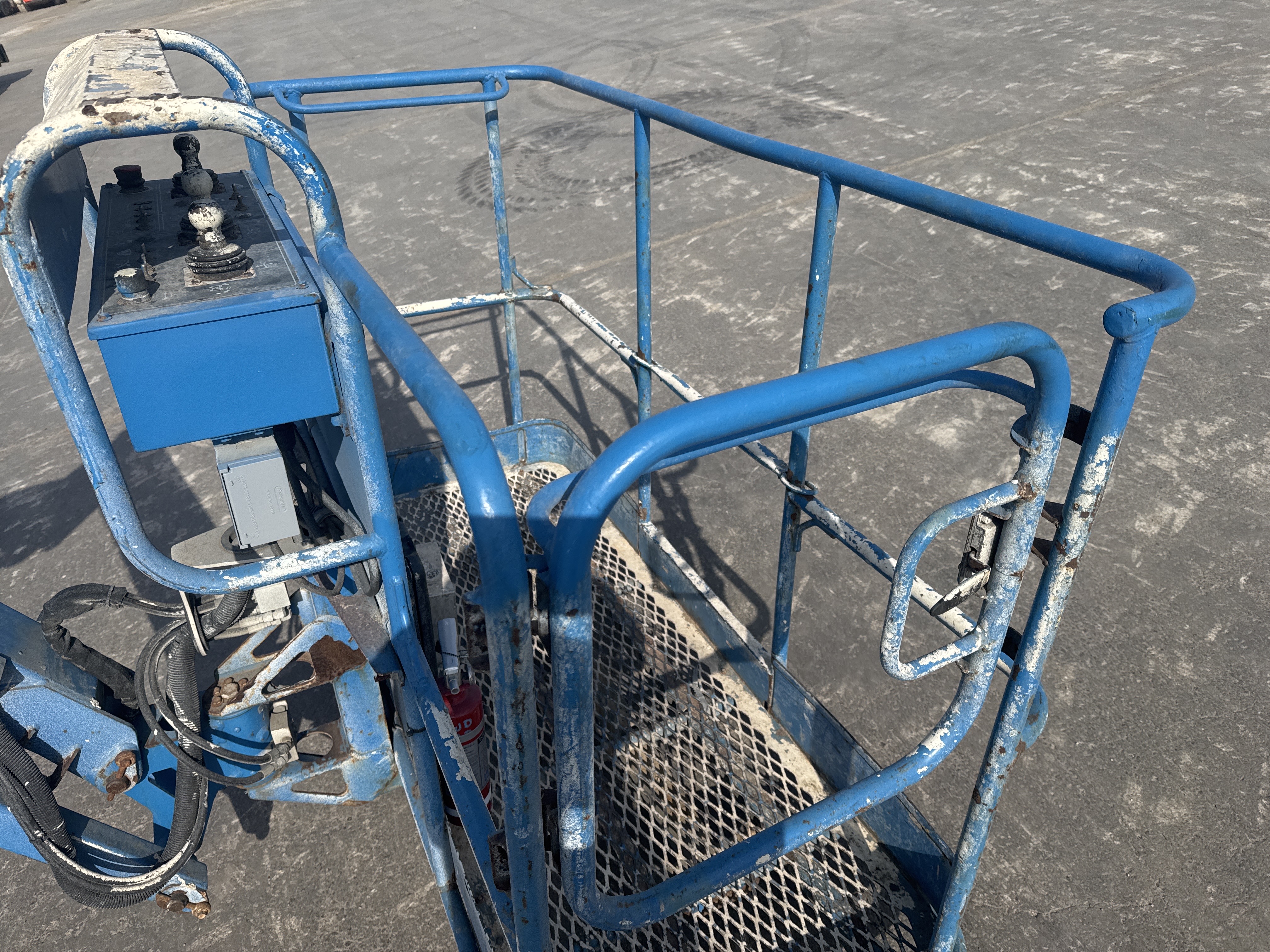 BLA-017-Genie-Z-45/25J-RT-Boom-lifts-inspection-Structure-Handrails-2