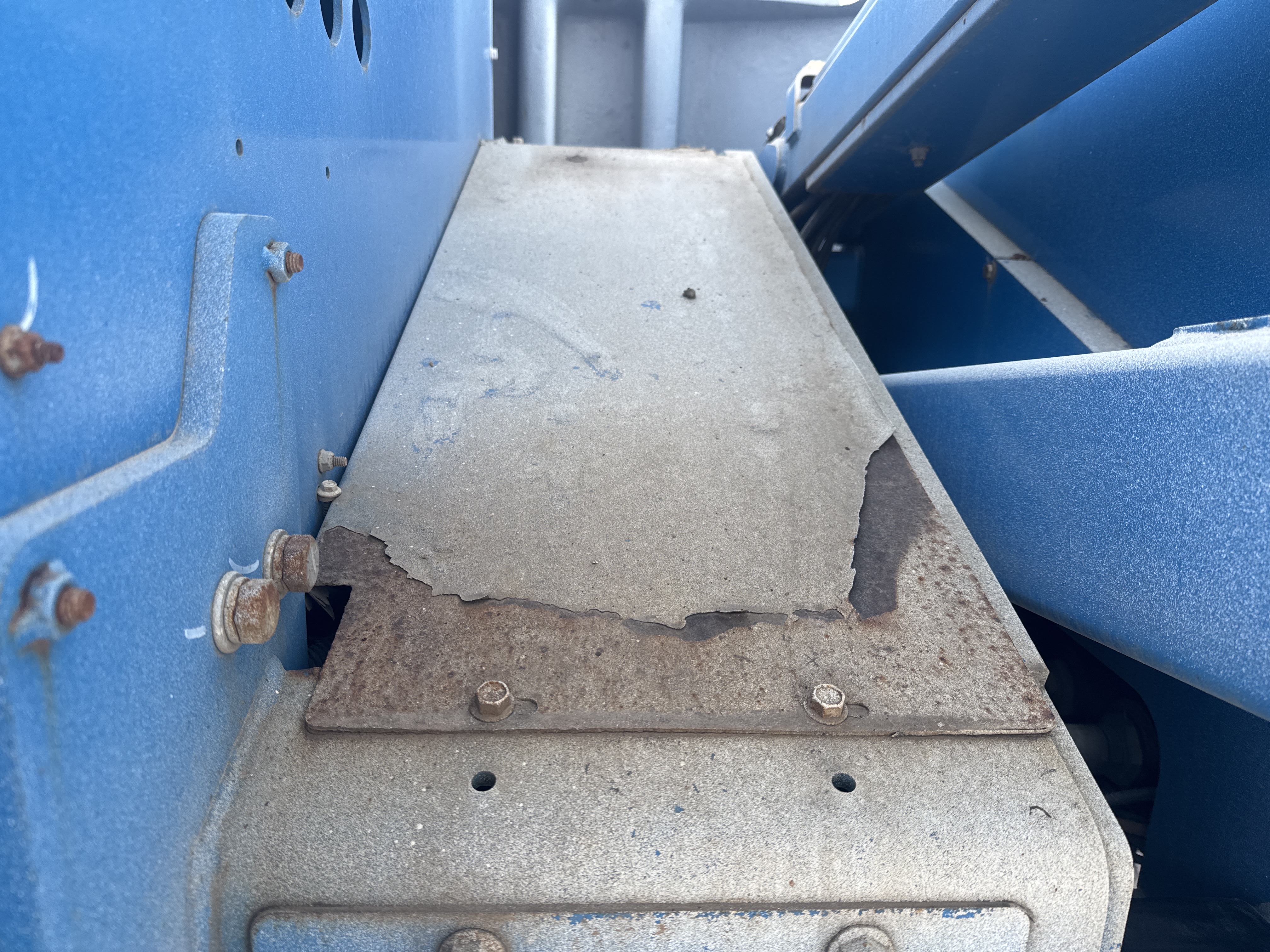 BLA-017-Genie-Z-45/25J-RT-Boom-lifts-inspection-Structure-Sheet-metal-(fiberglass)-2