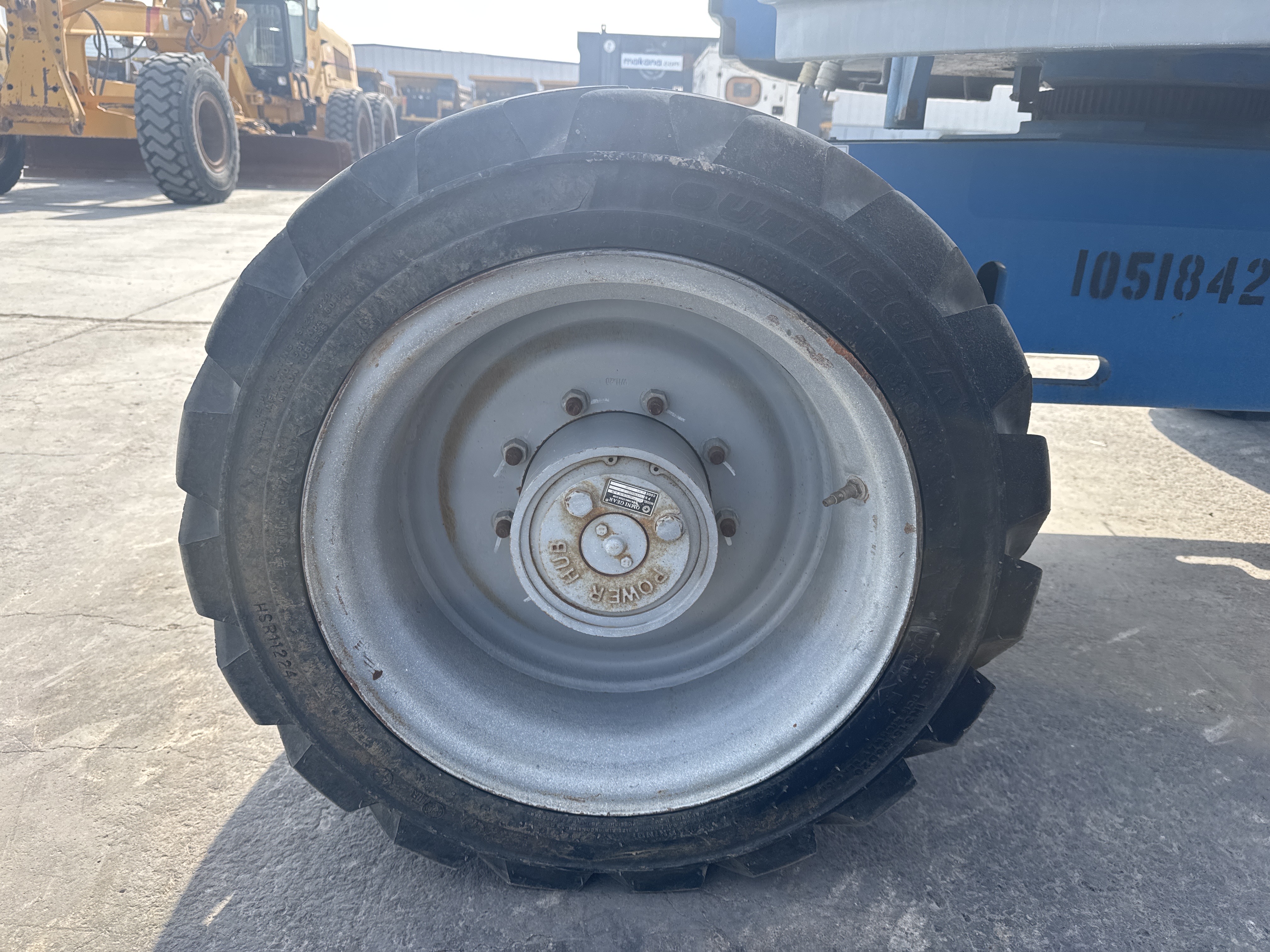 BLA-017-Genie-Z-45/25J-RT-Boom-lifts-inspection-Chassis-Left-front-tire-/-wheel-hub---condition-2