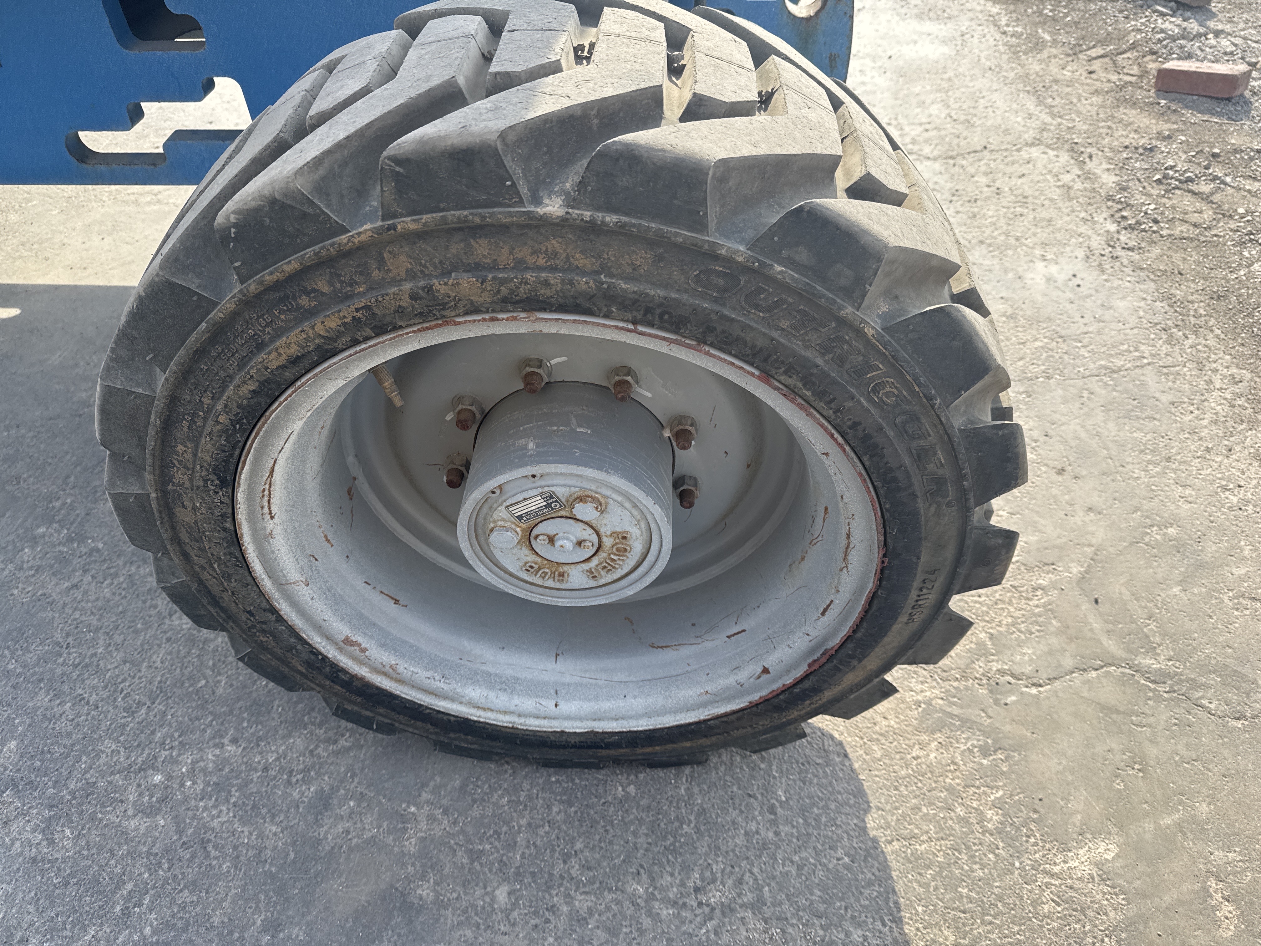 BLA-017-Genie-Z-45/25J-RT-Boom-lifts-inspection-Chassis-Left-rear-tire-/-wheel-hub---condition-2