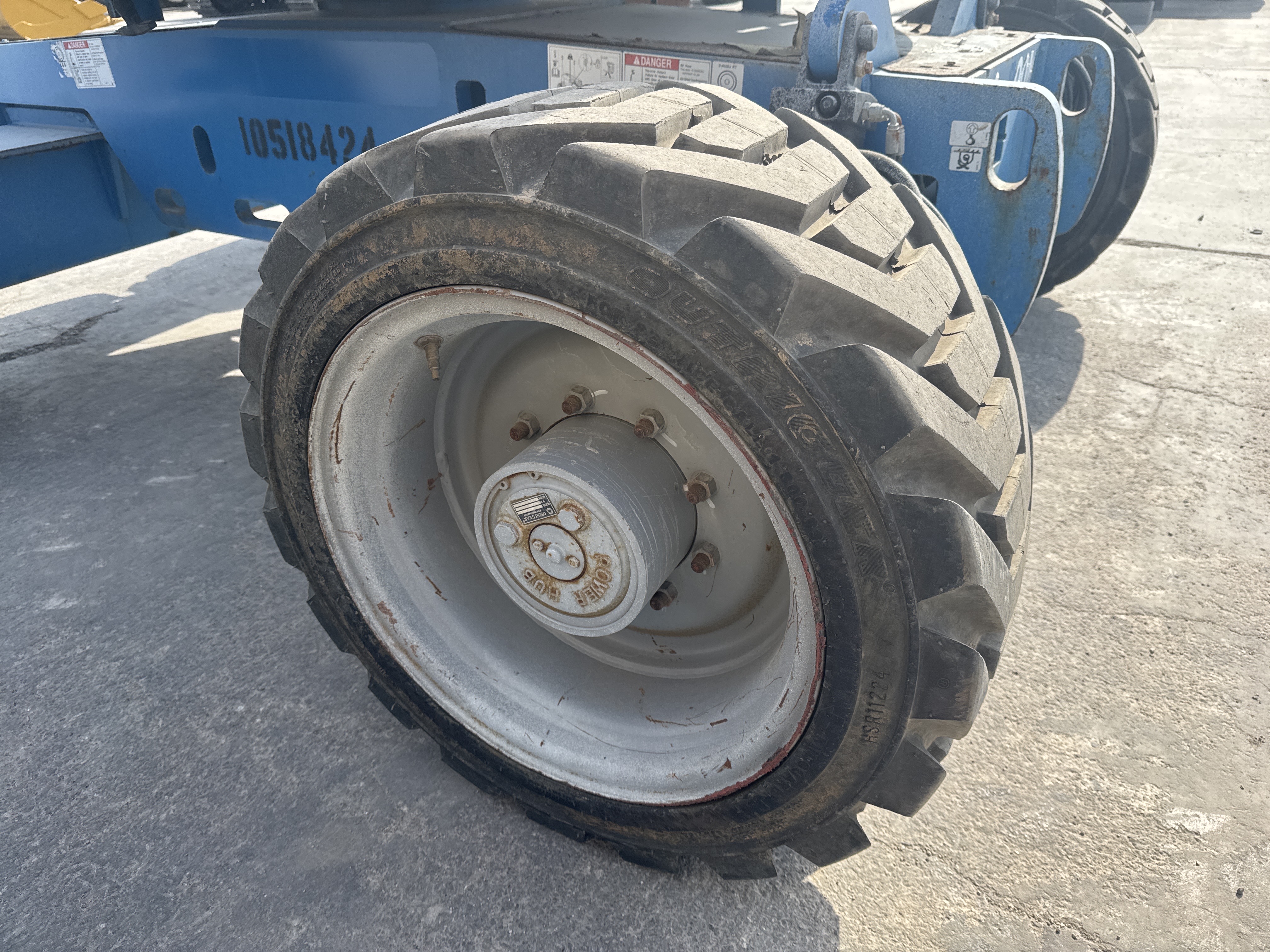 BLA-017-Genie-Z-45/25J-RT-Boom-lifts-inspection-Chassis-Left-rear-tire-/-wheel-hub---condition-2