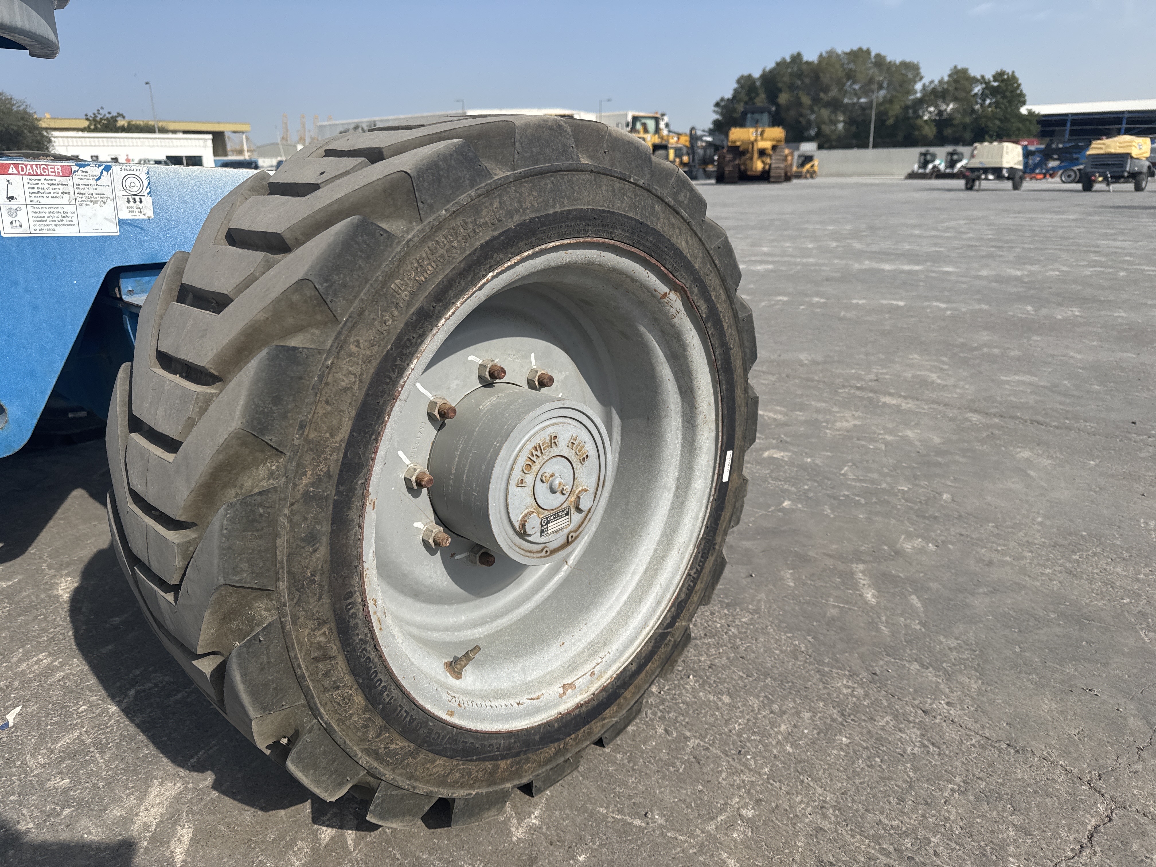 BLA-017-Genie-Z-45/25J-RT-Boom-lifts-inspection-Chassis-Right-front-tire-/-wheel-hub---condition-2