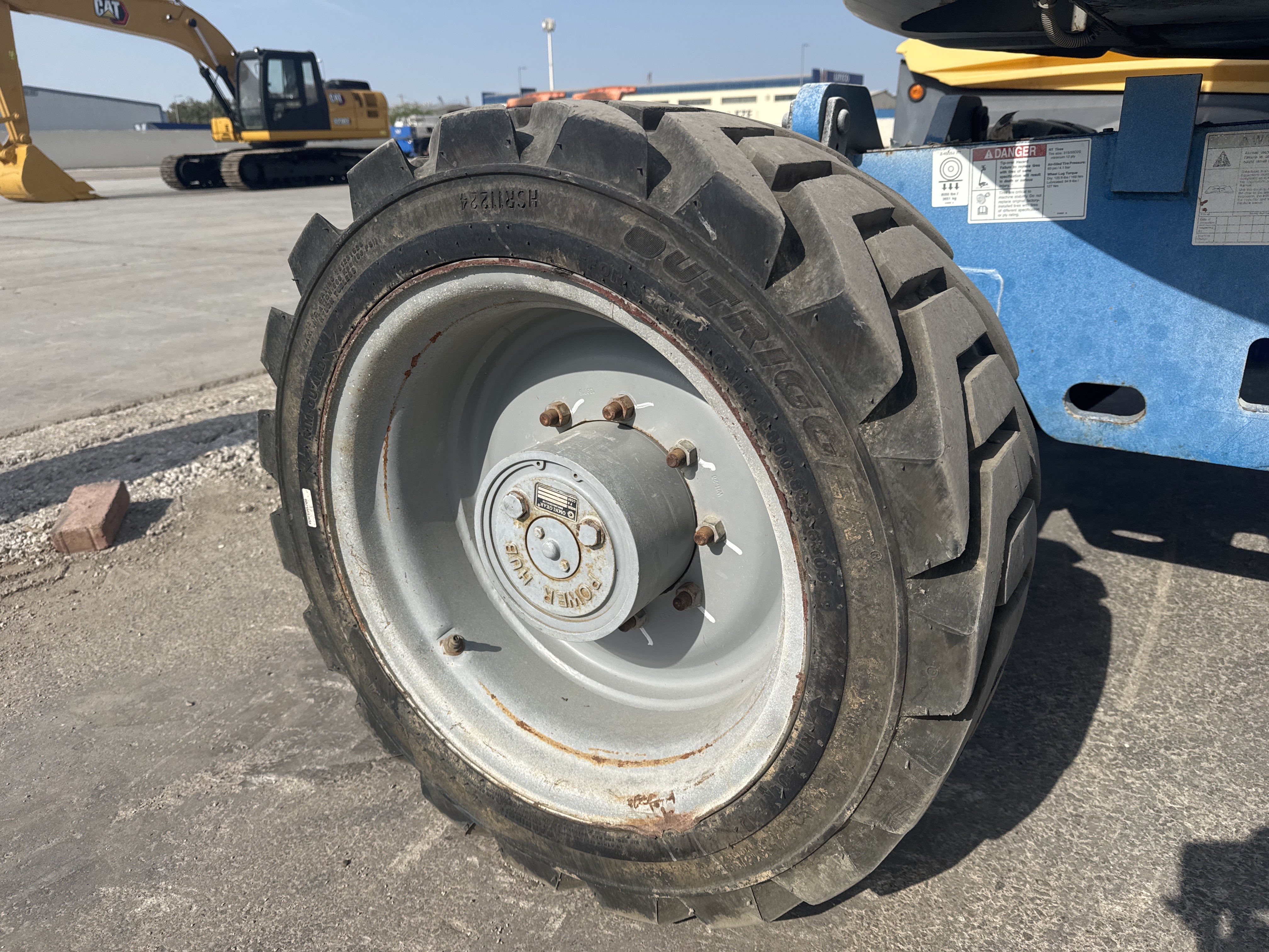 BLA-017-Genie-Z-45/25J-RT-Boom-lifts-inspection-Chassis-Right-rear-tire-/-wheel-hub---condition-2