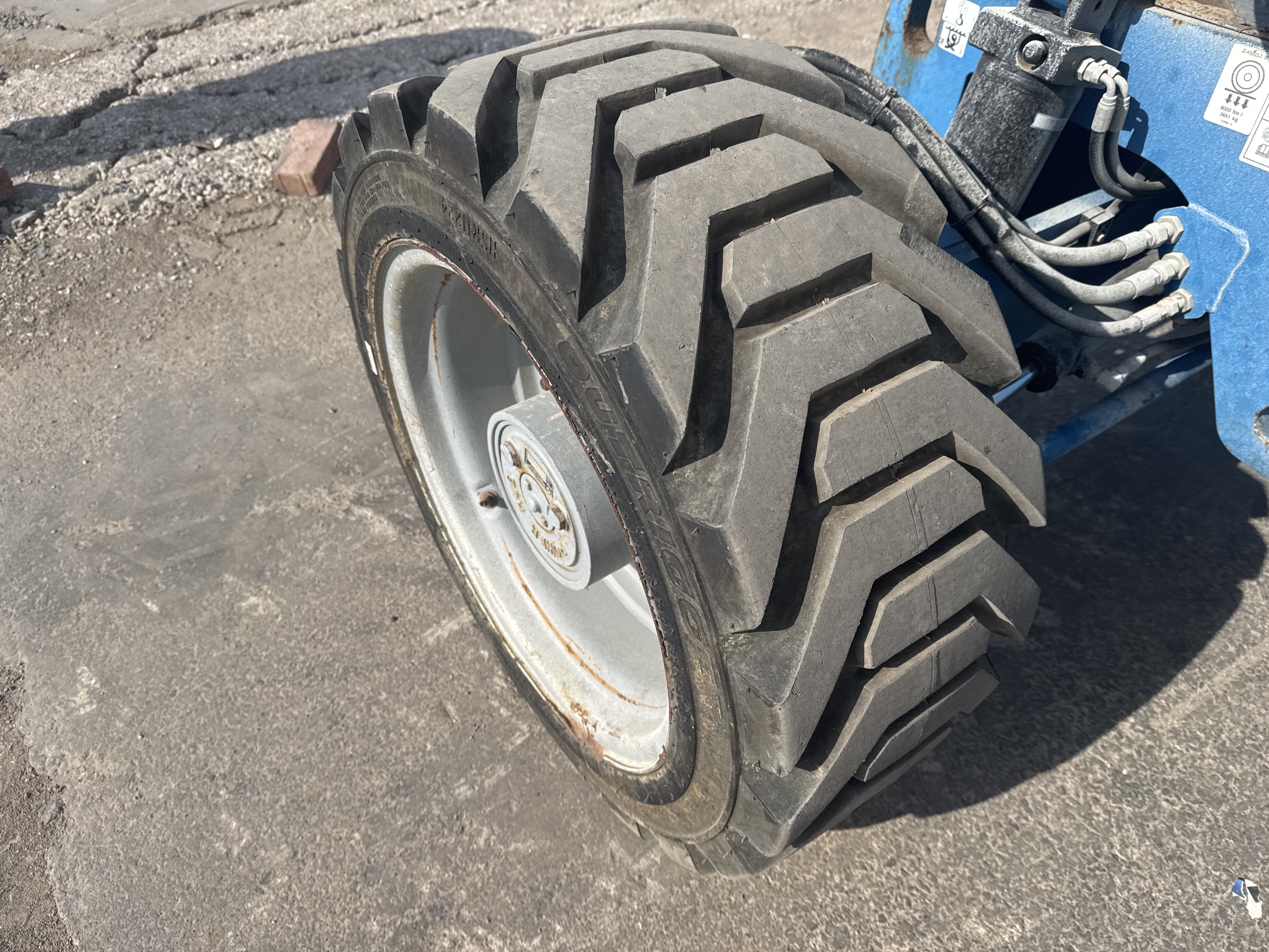 BLA-017-Genie-Z-45/25J-RT-Boom-lifts-inspection-Chassis-Right-rear-tire-/-wheel-hub---condition-2