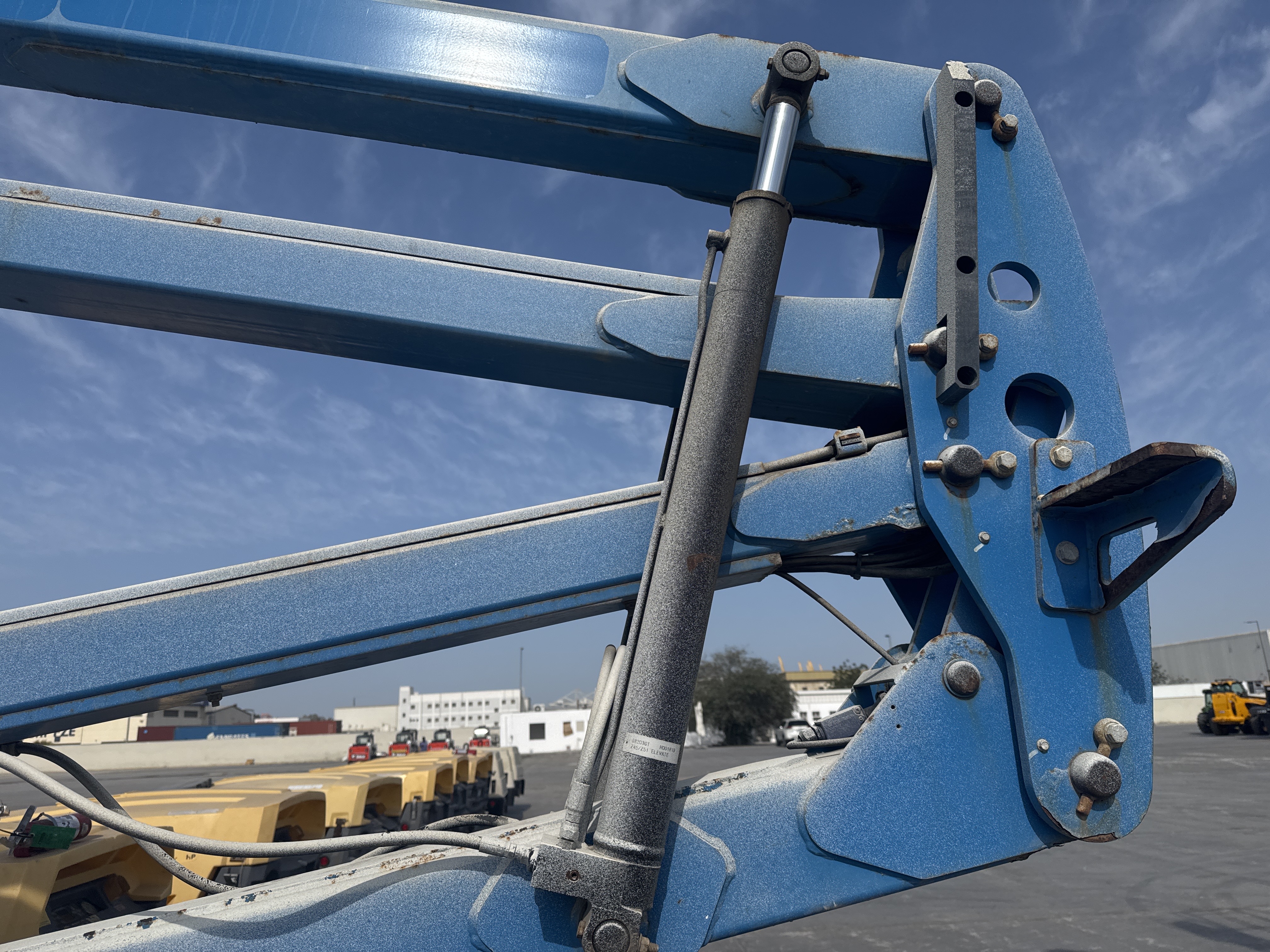 BLA-017-Genie-Z-45/25J-RT-Boom-lifts-inspection-Chassis-Boom-extension-cylinder-2