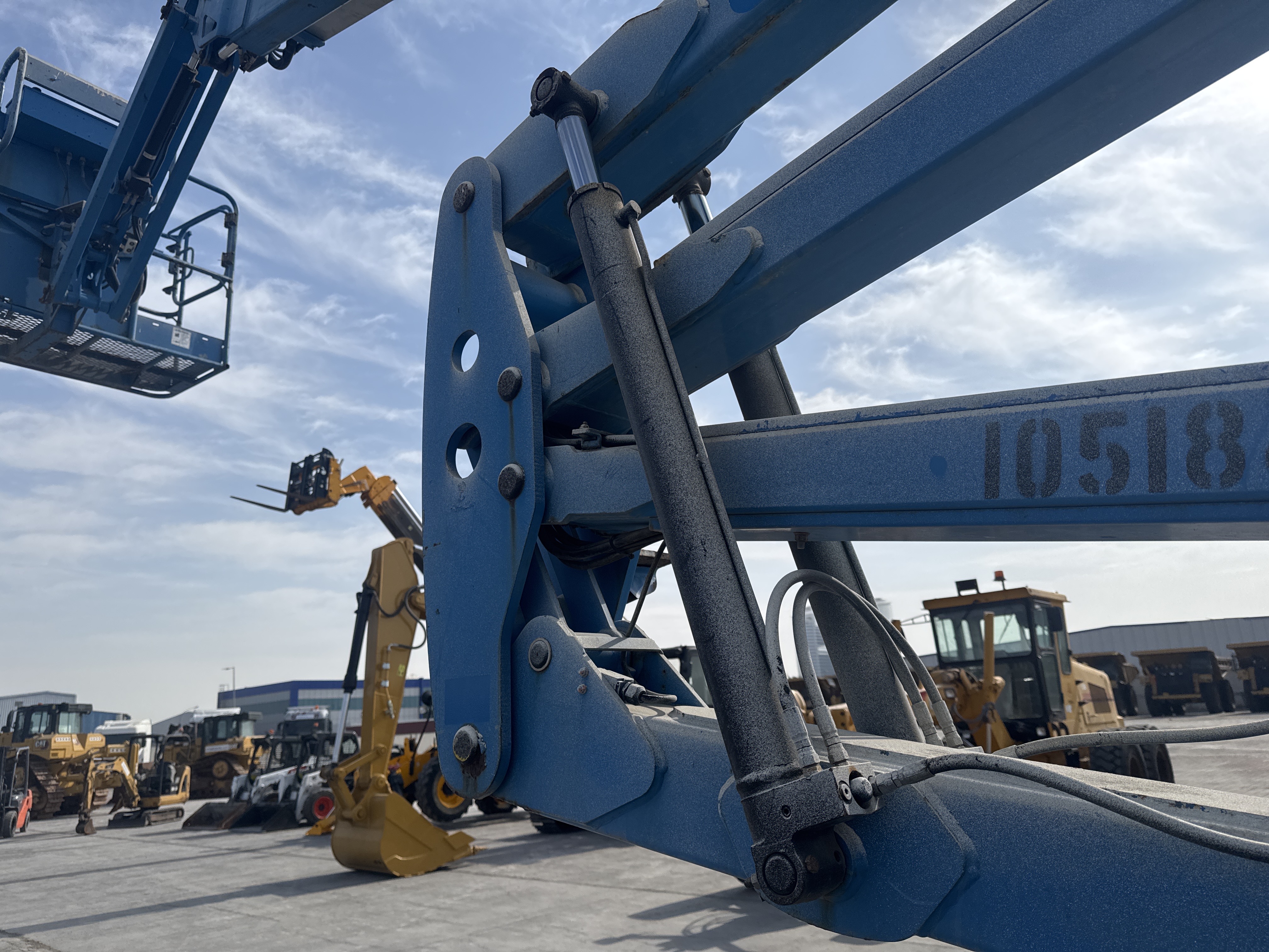 BLA-017-Genie-Z-45/25J-RT-Boom-lifts-inspection-Chassis-Boom-extension-cylinder-2