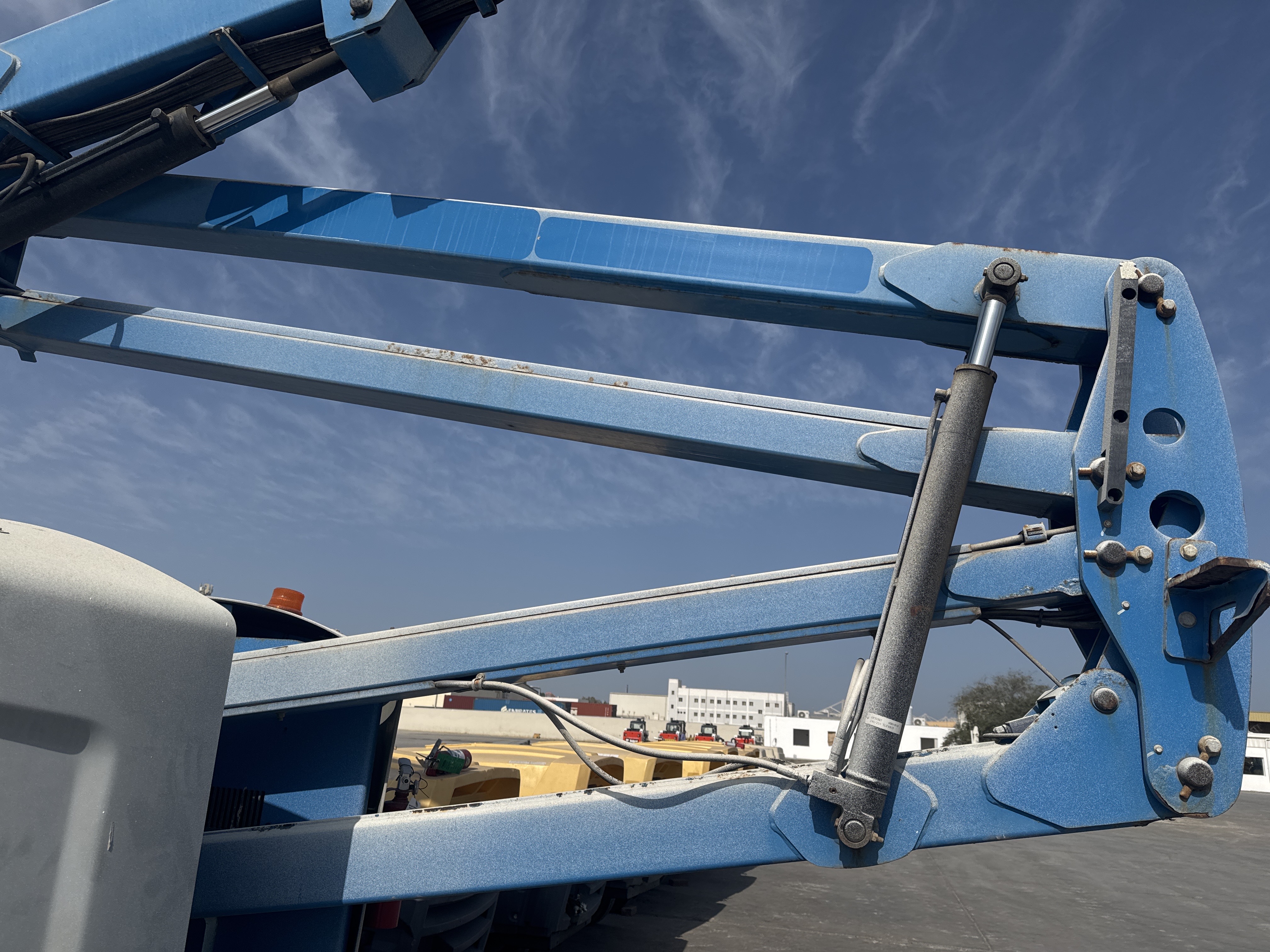 BLA-017-Genie-Z-45/25J-RT-Boom-lifts-inspection-Chassis-Articulated-primary-boom-2