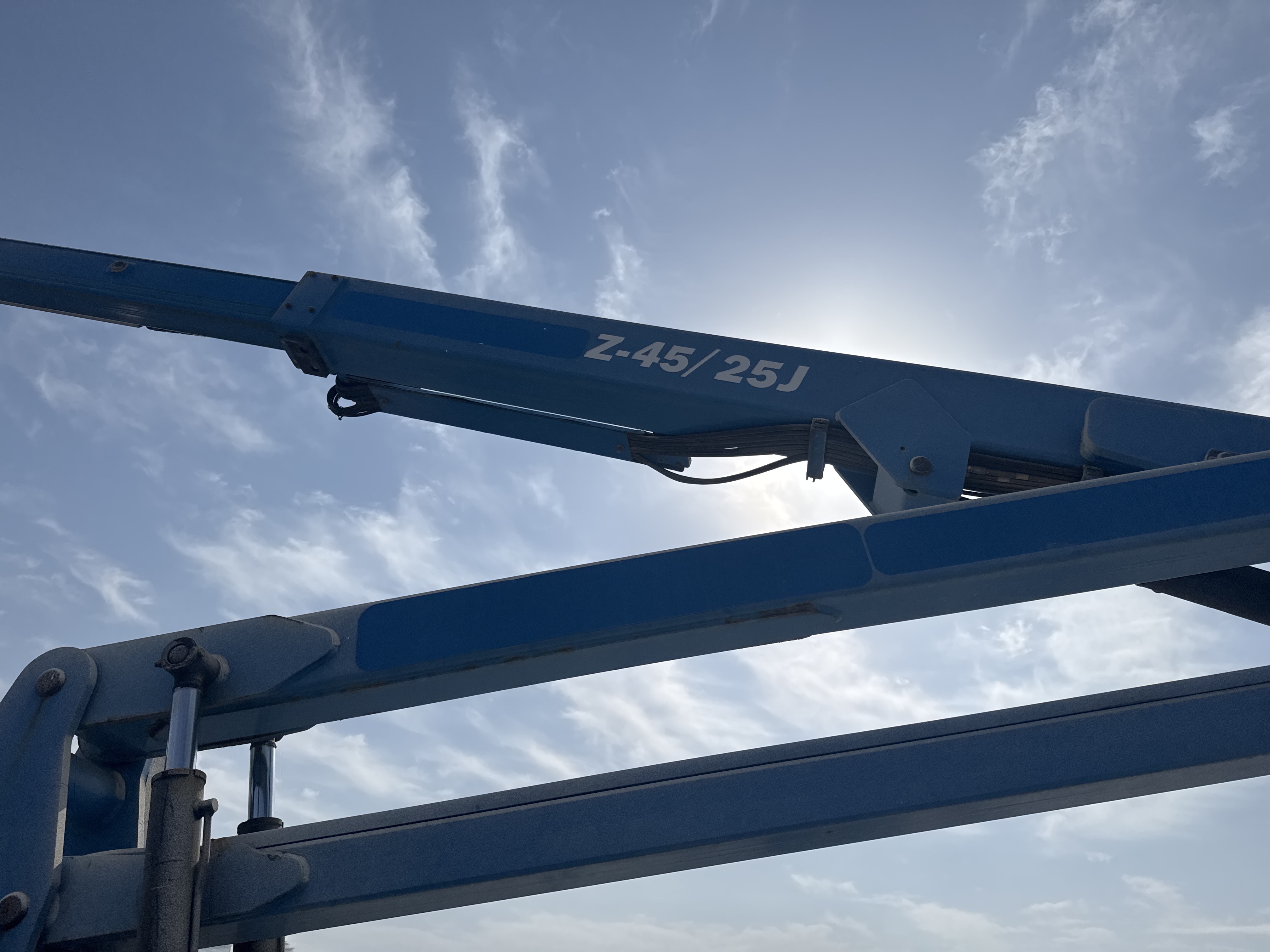 BLA-017-Genie-Z-45/25J-RT-Boom-lifts-inspection-Chassis-Articulated-secondary-boom-2