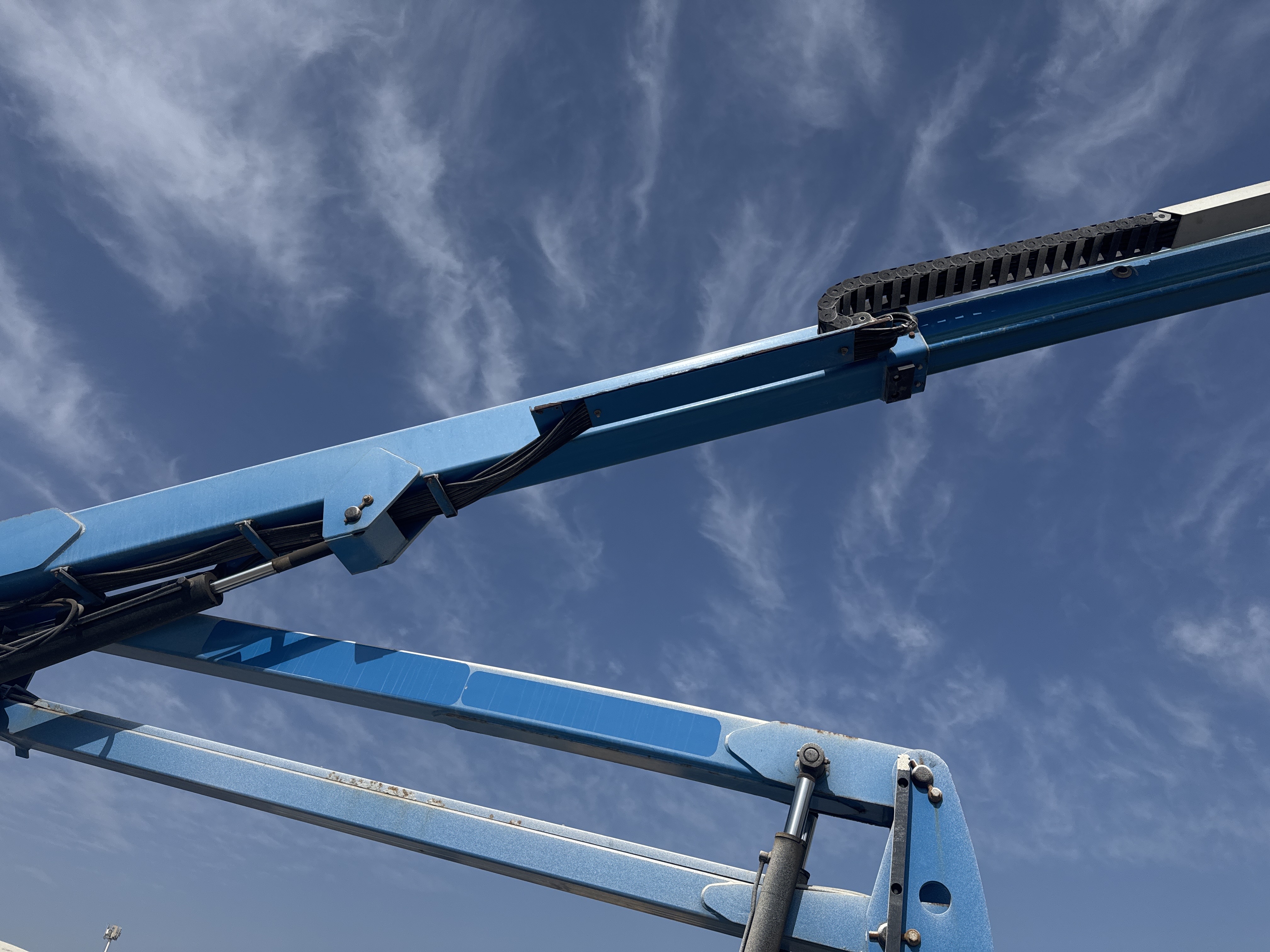 BLA-017-Genie-Z-45/25J-RT-Boom-lifts-inspection-Chassis-Articulated-secondary-boom-2