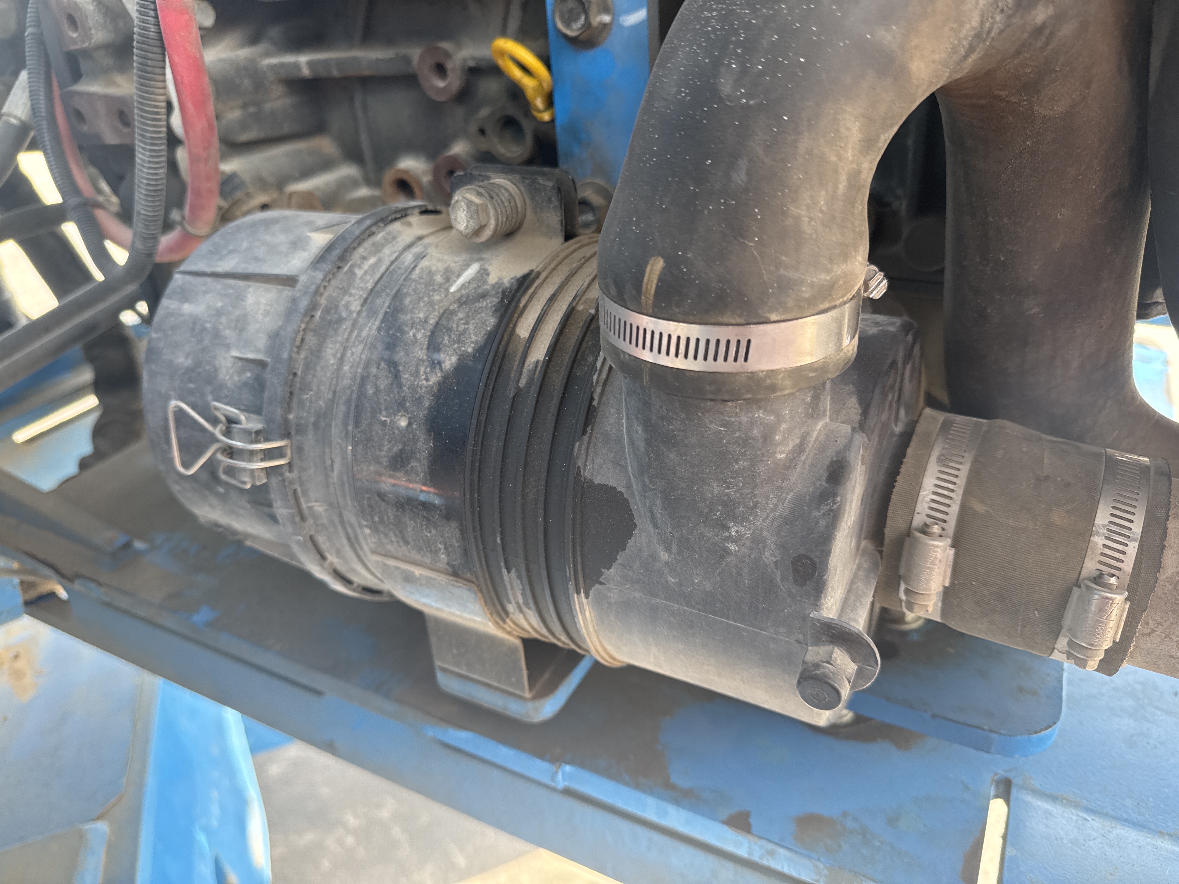 BLA-017-Genie-Z-45/25J-RT-Boom-lifts-inspection-Engine-Air-intake-system-2
