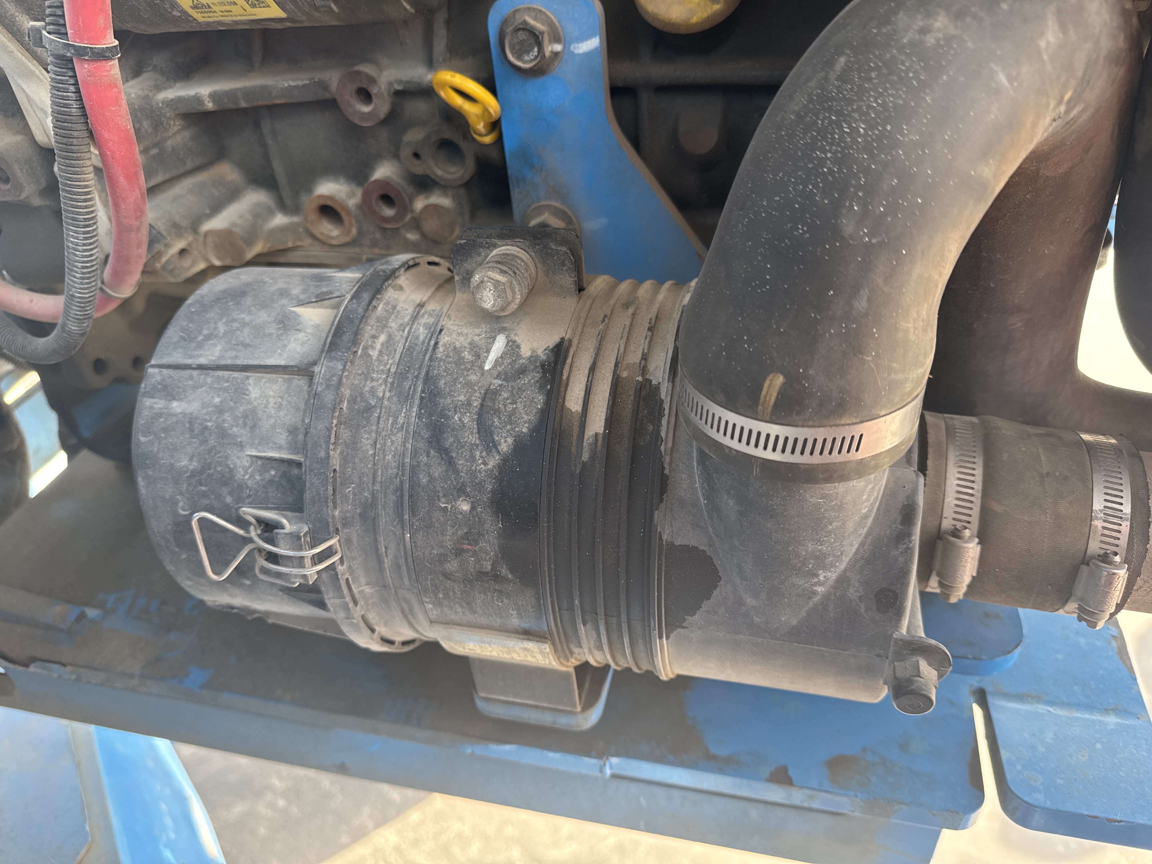 BLA-017-Genie-Z-45/25J-RT-Boom-lifts-inspection-Engine-Air-intake-system-2