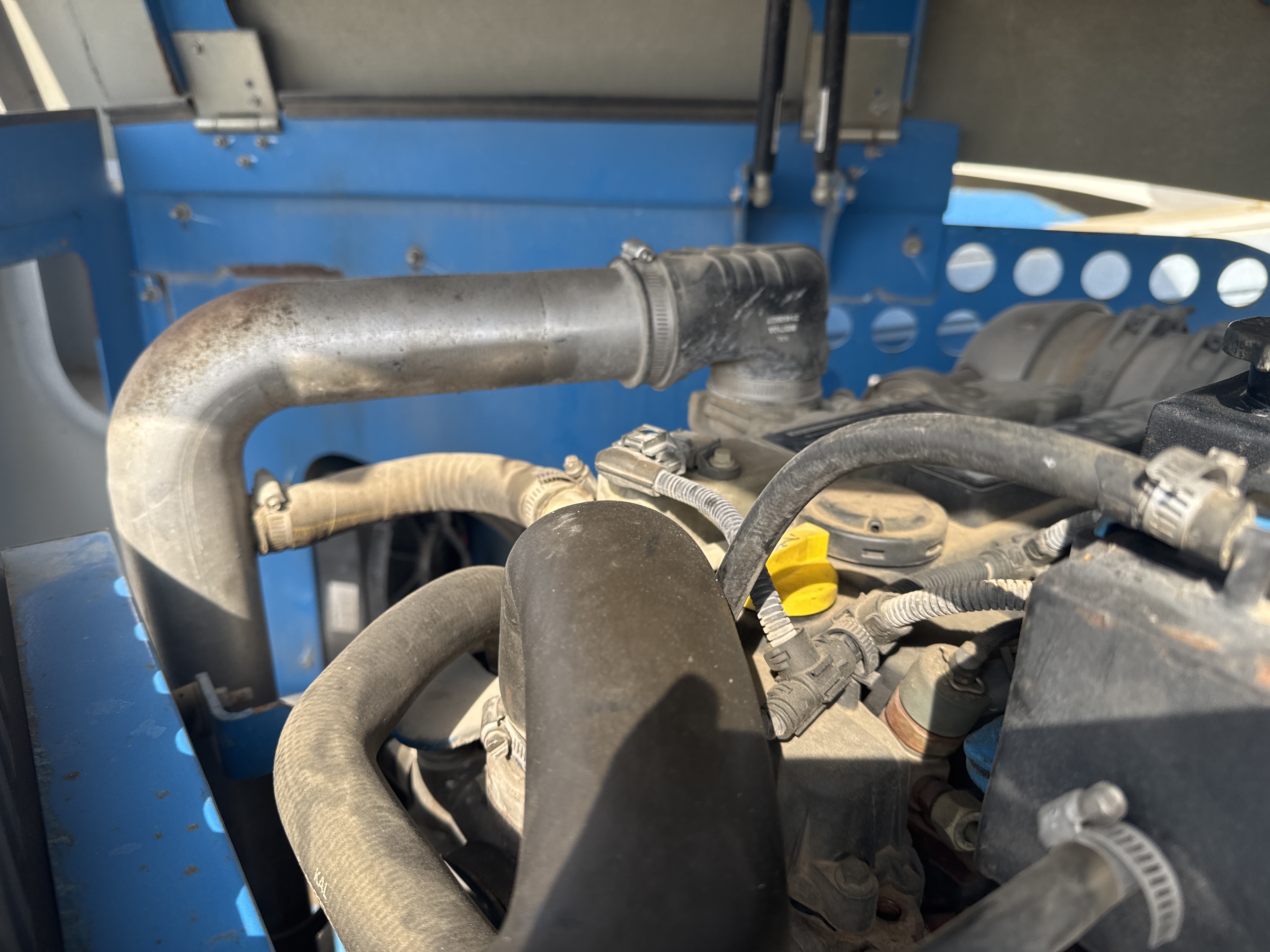 BLA-017-Genie-Z-45/25J-RT-Boom-lifts-inspection-Engine-Hoses-3