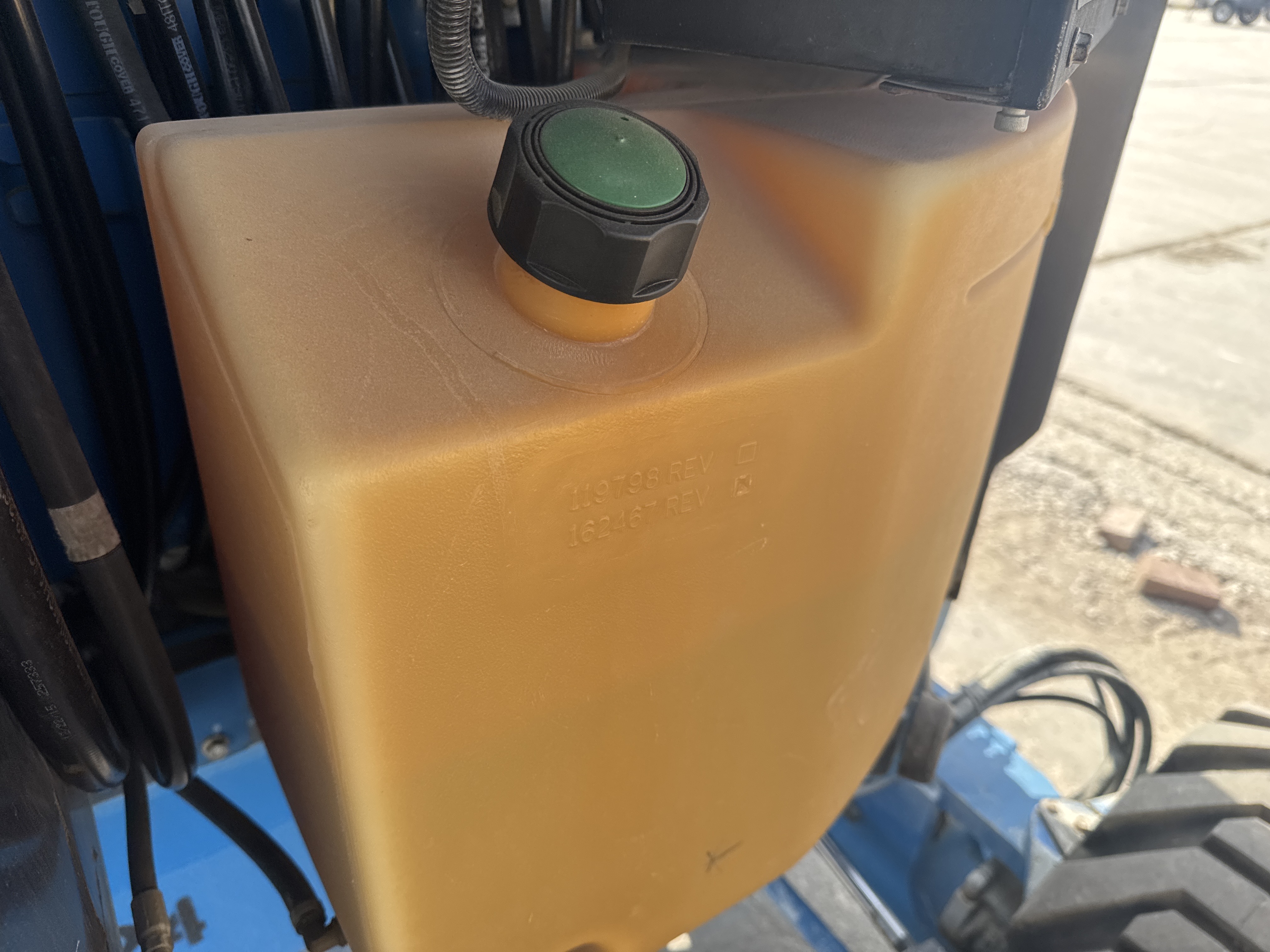 BLA-017-Genie-Z-45/25J-RT-Boom-lifts-inspection-Engine-Fuel-tank-2