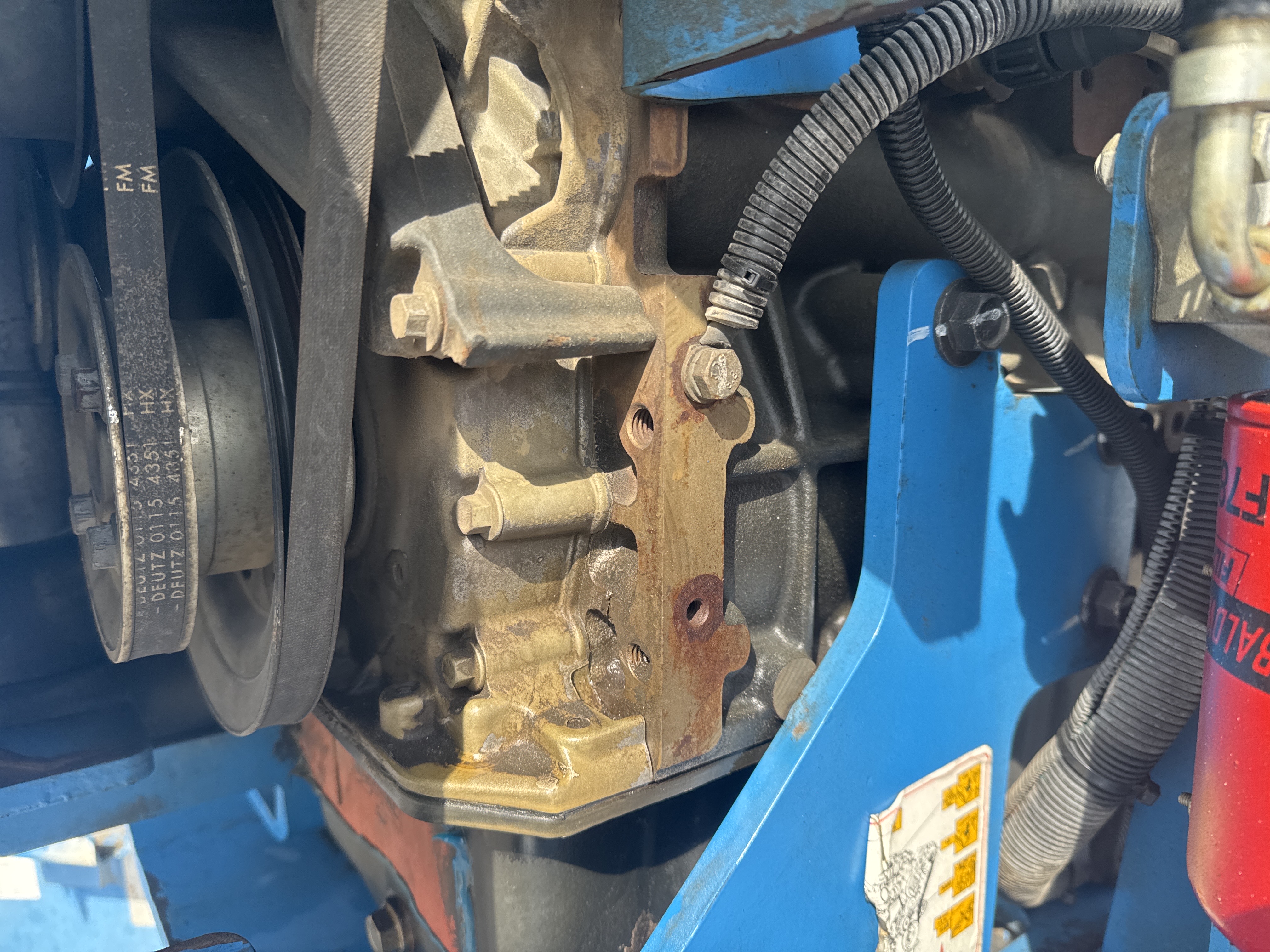 BLA-017-Genie-Z-45/25J-RT-Boom-lifts-inspection-Engine-Engine-oil-leaks-2