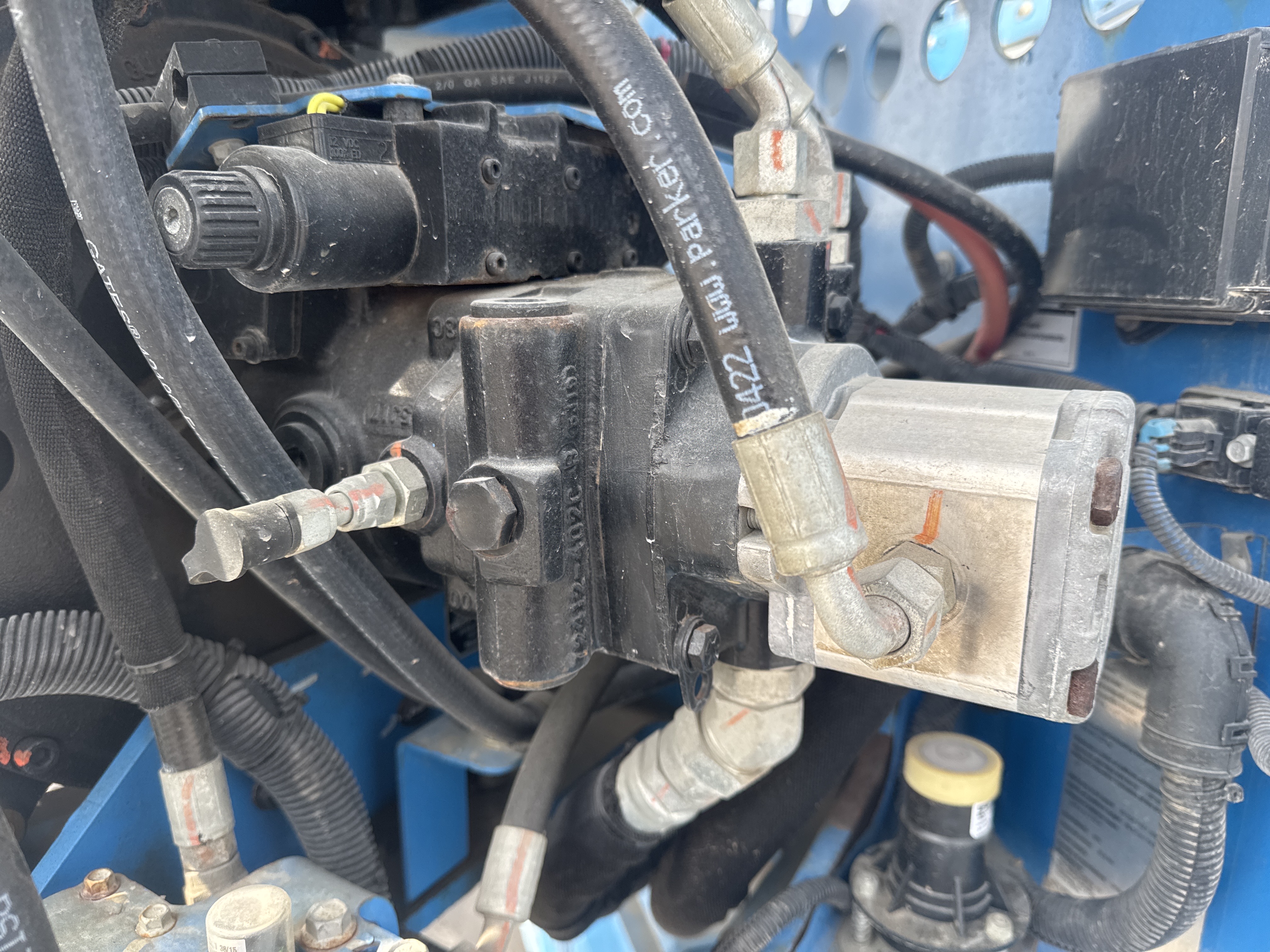 BLA-017-Genie-Z-45/25J-RT-Boom-lifts-inspection-Hydraulics-Hydraulic-pump-1