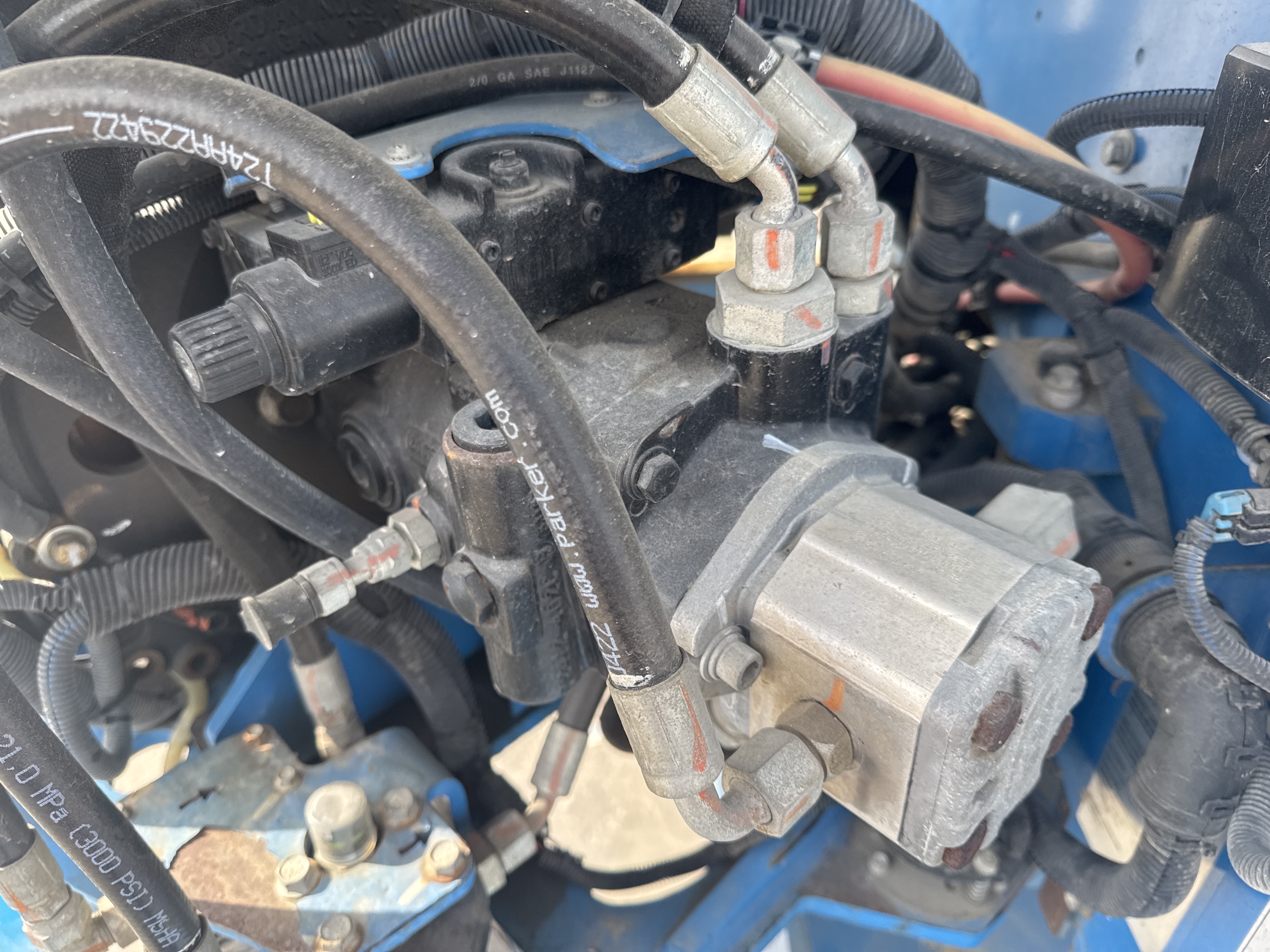 BLA-017-Genie-Z-45/25J-RT-Boom-lifts-inspection-Hydraulics-Hydraulic-pump-2