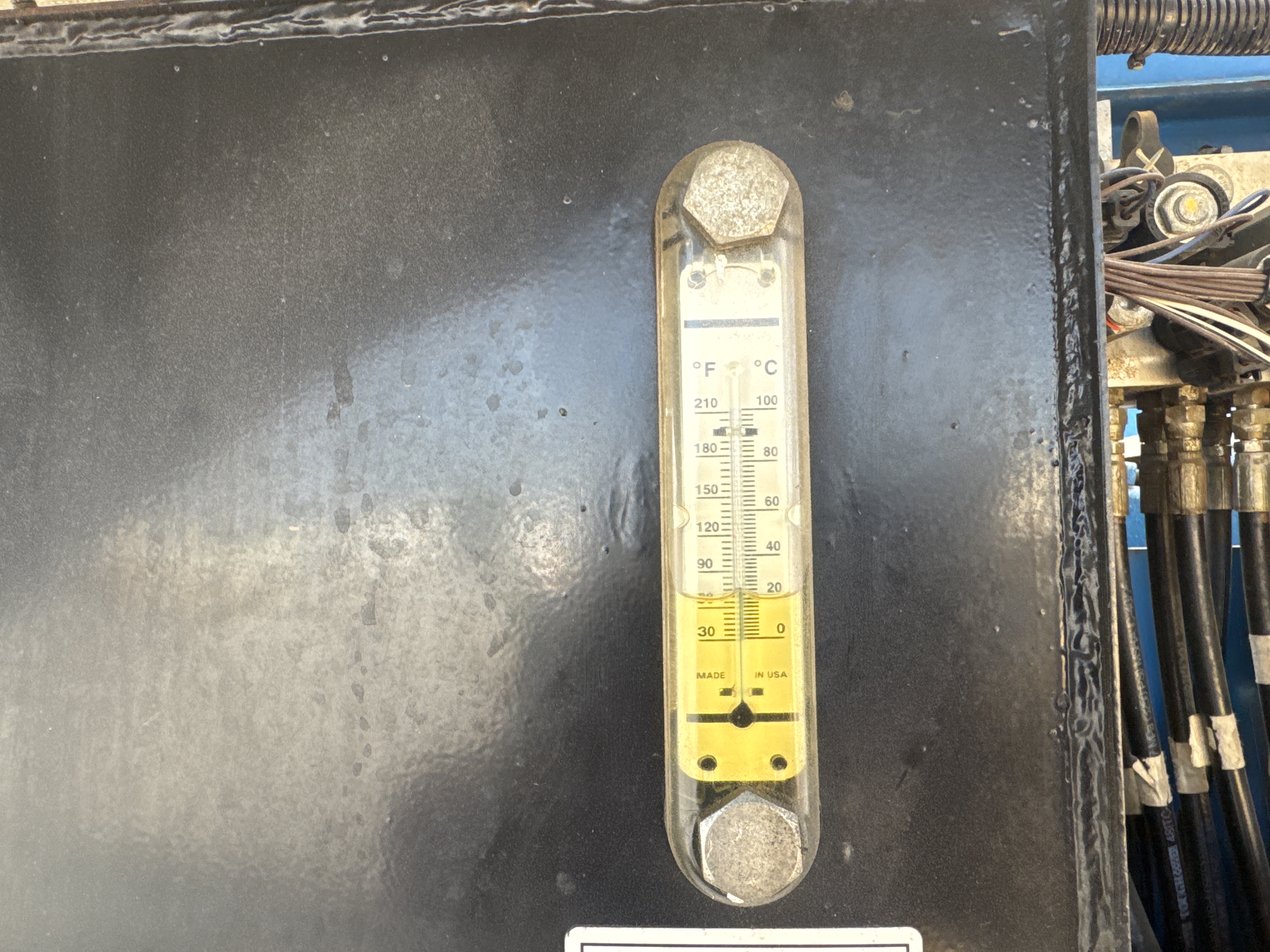 BLA-017-Genie-Z-45/25J-RT-Boom-lifts-inspection-Hydraulics-Hydraulic-Tank-2