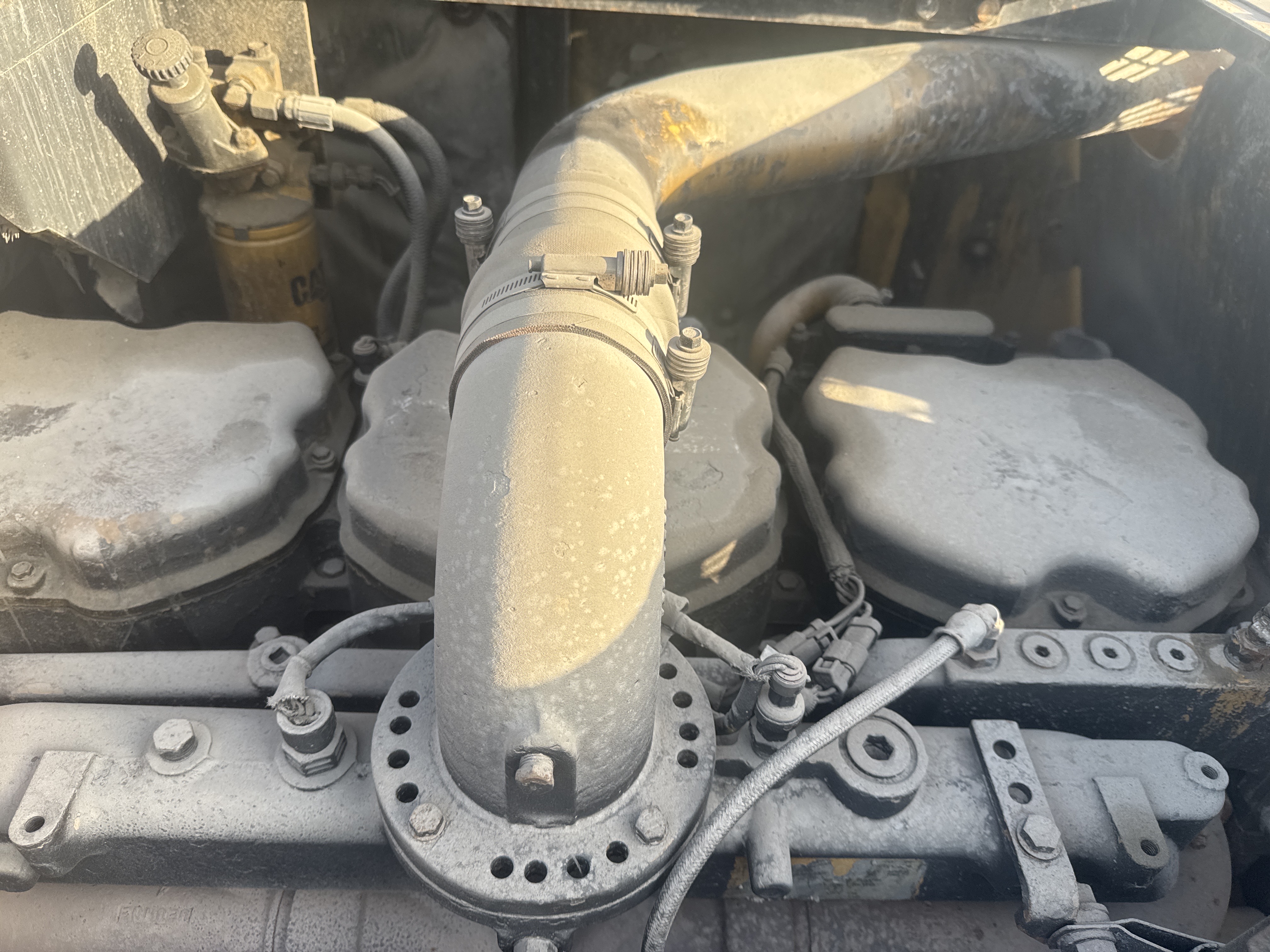 LEX-006-Cat-345B-LME-Series-II-Large-excavators-inspection-Engine-Hoses-2